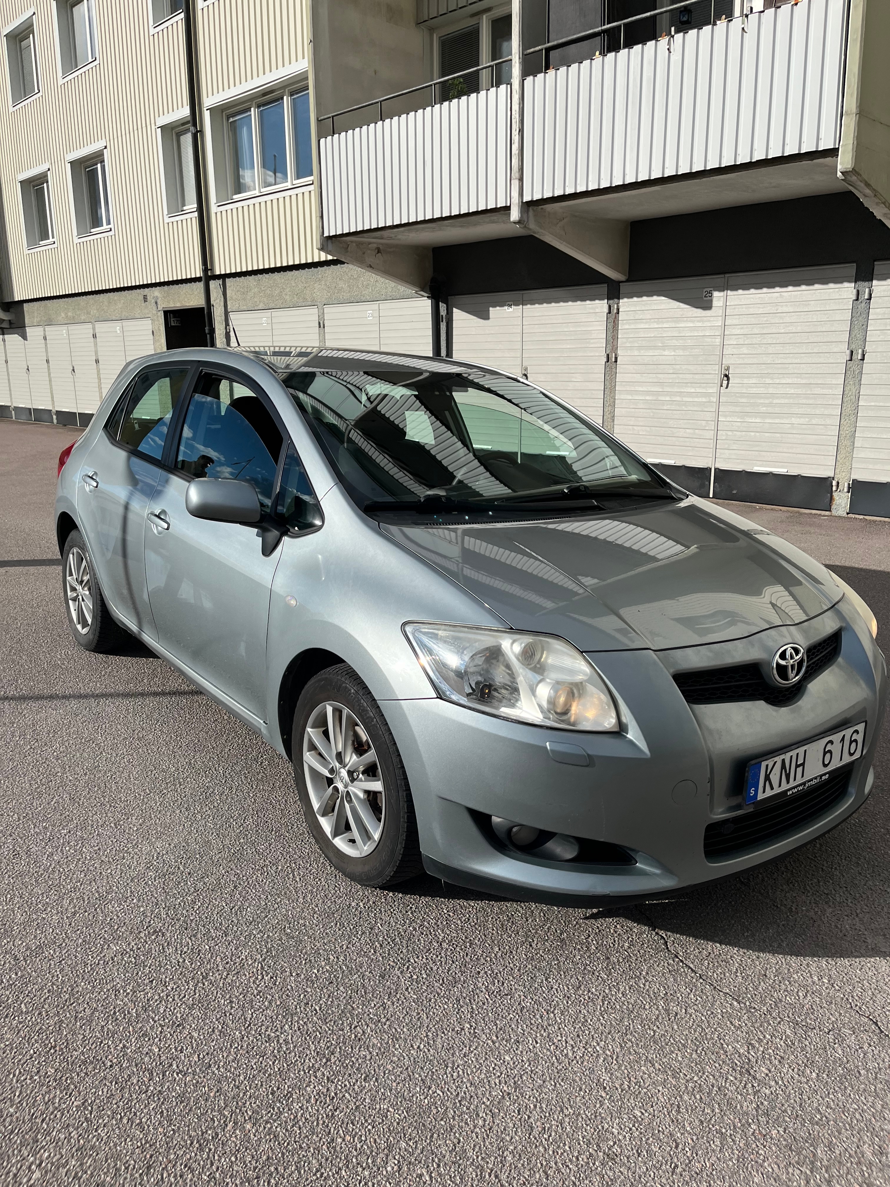 Toyota Auris 2009, bild 2/7