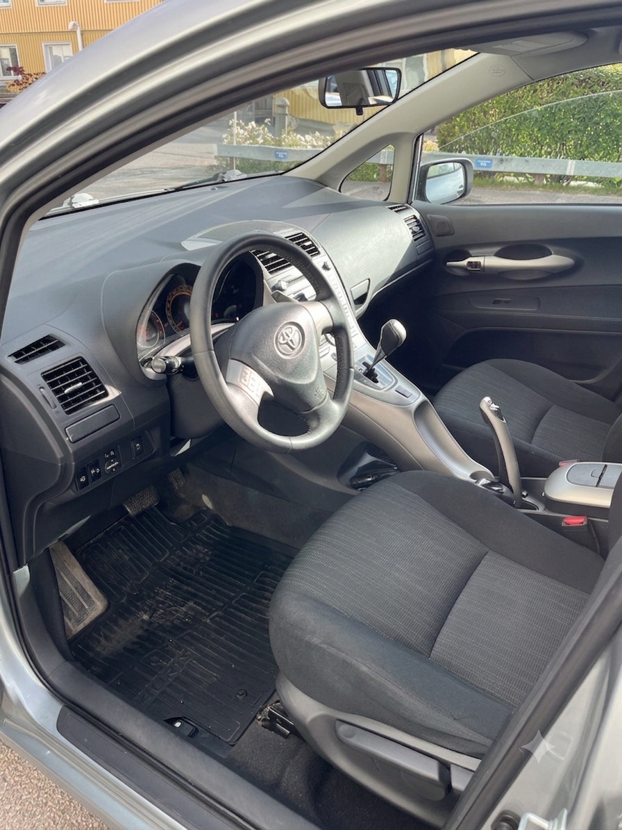 Toyota Auris 2009, bild 6/7