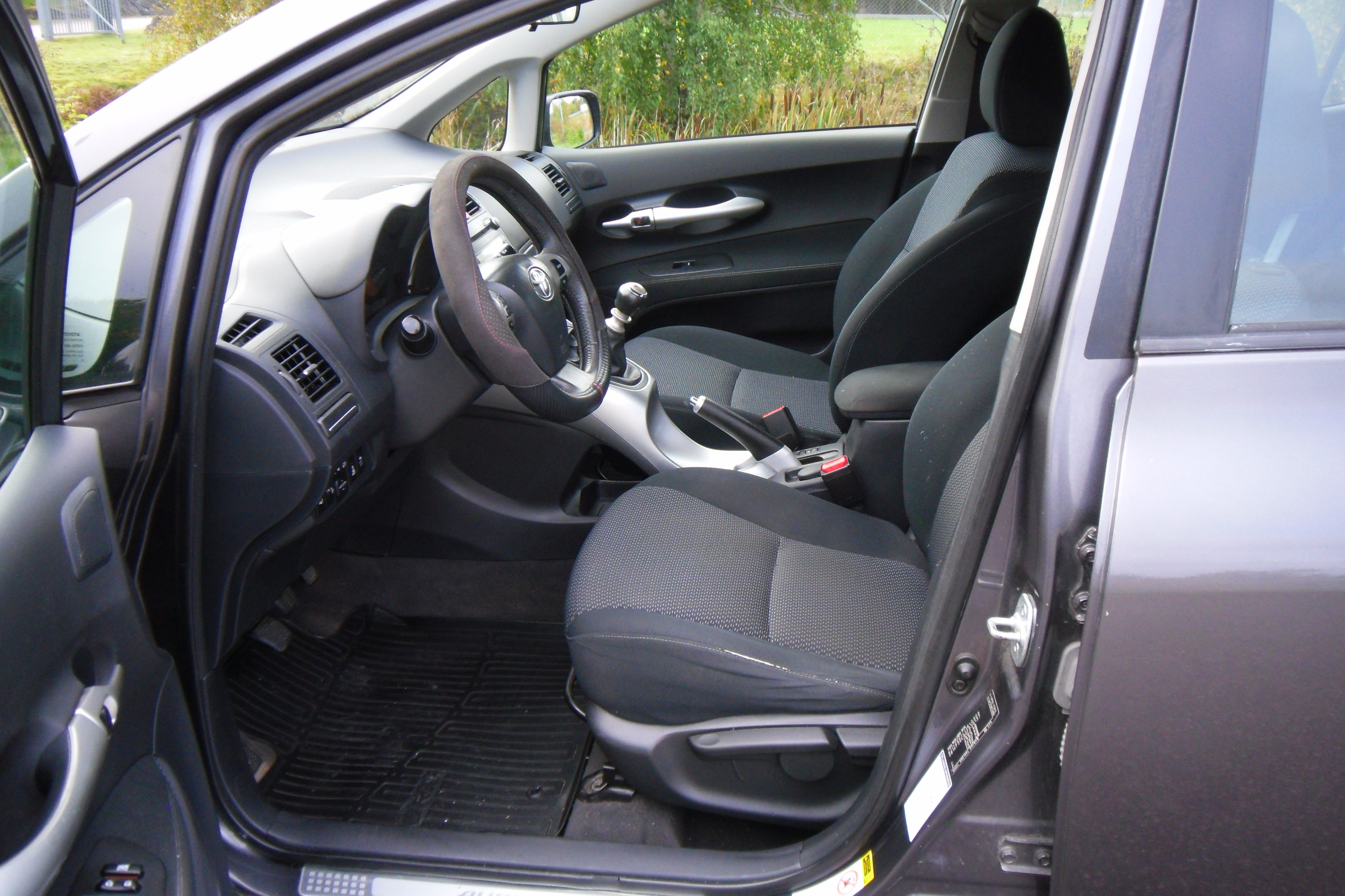 Toyota Auris 5-dörrar 2.0 D-4D Manuell 2010, bild 3/6