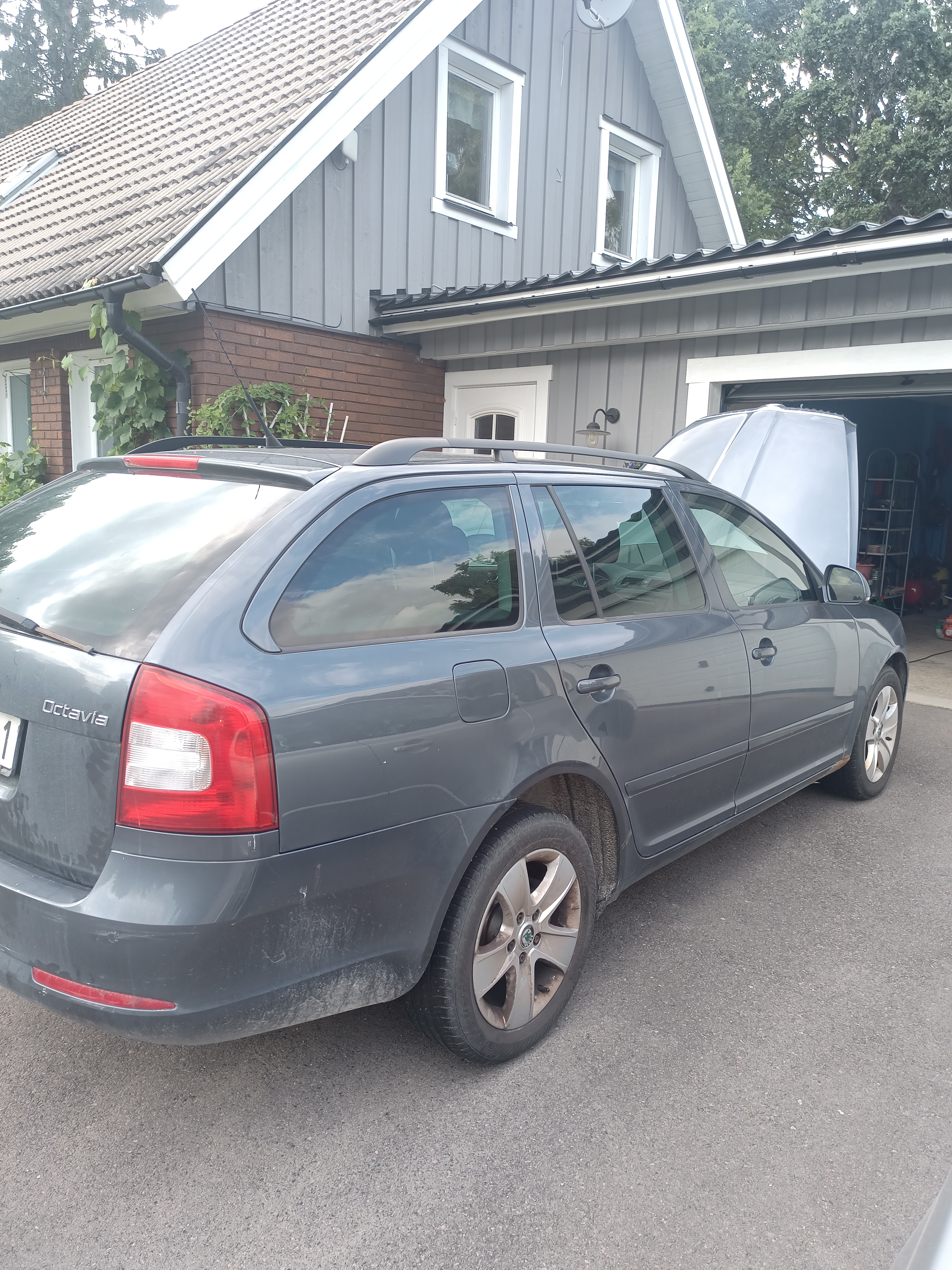 Skoda Octavia Kombi 1.8 TSI Manuell 2009, bild 3/5