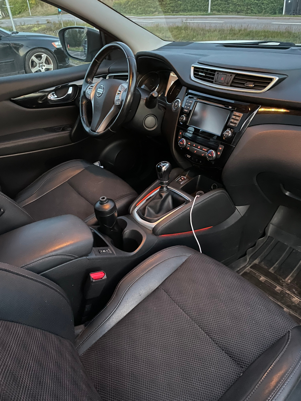 Nissan Qashqai 1.2 DIG-T Manuell 2015, bild 3/4