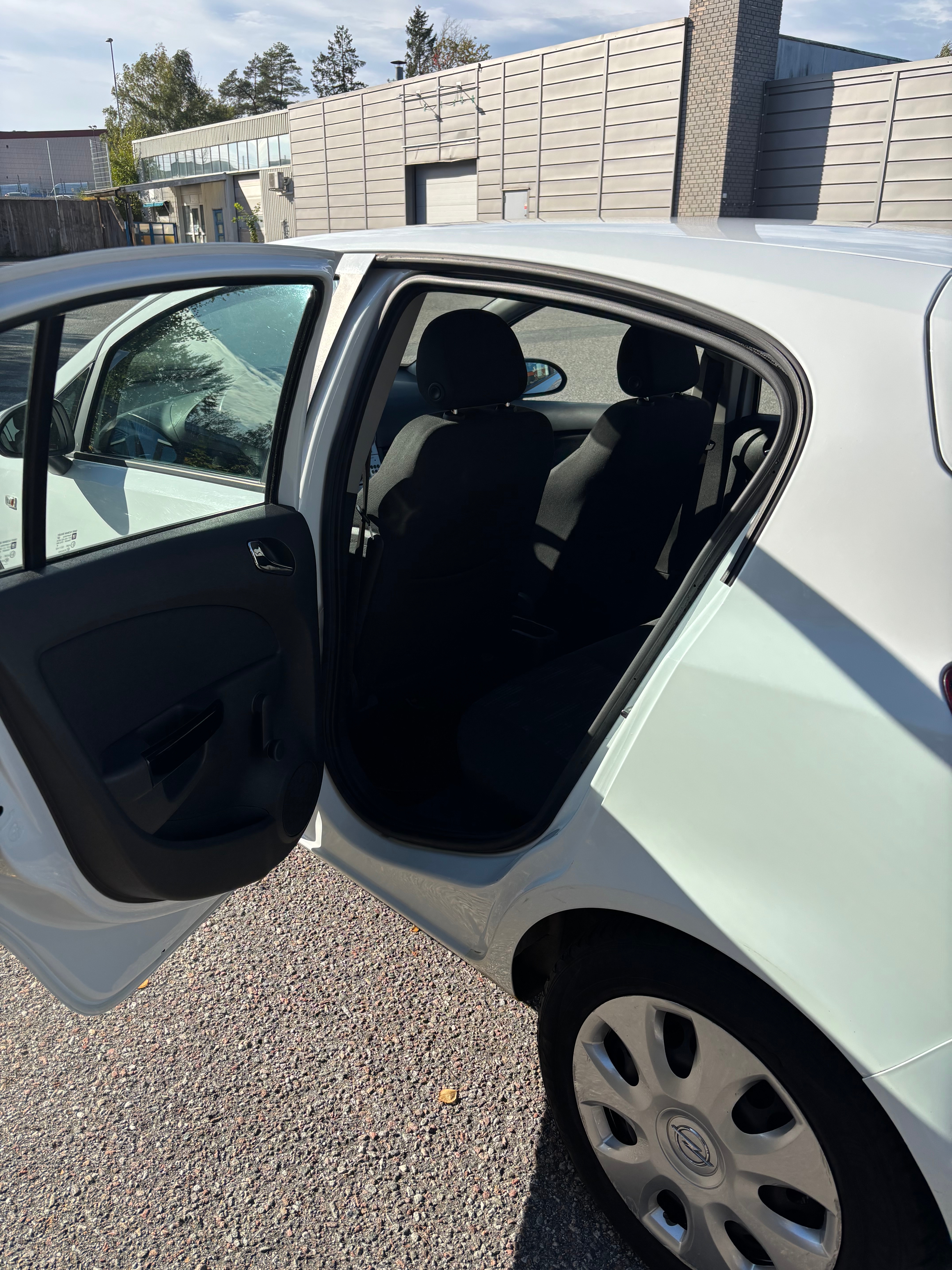 Opel Corsa 5-dörrar 1.2 ecoFLEX Manuell 2012, bild 2/6