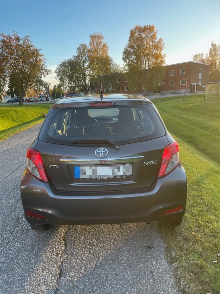 Toyota Yaris 2012, bild 2/6
