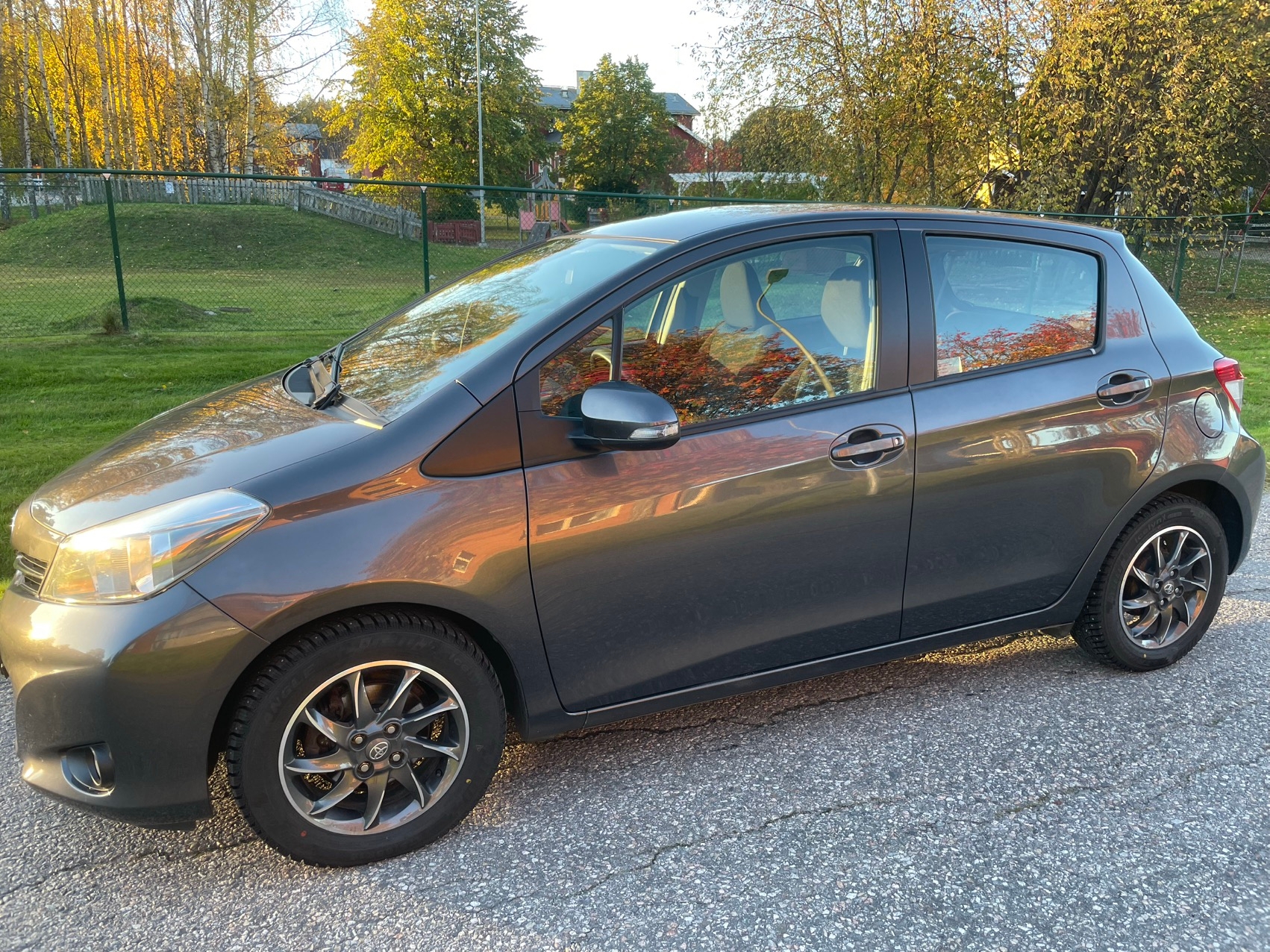Toyota Yaris 2012, bild 6/6