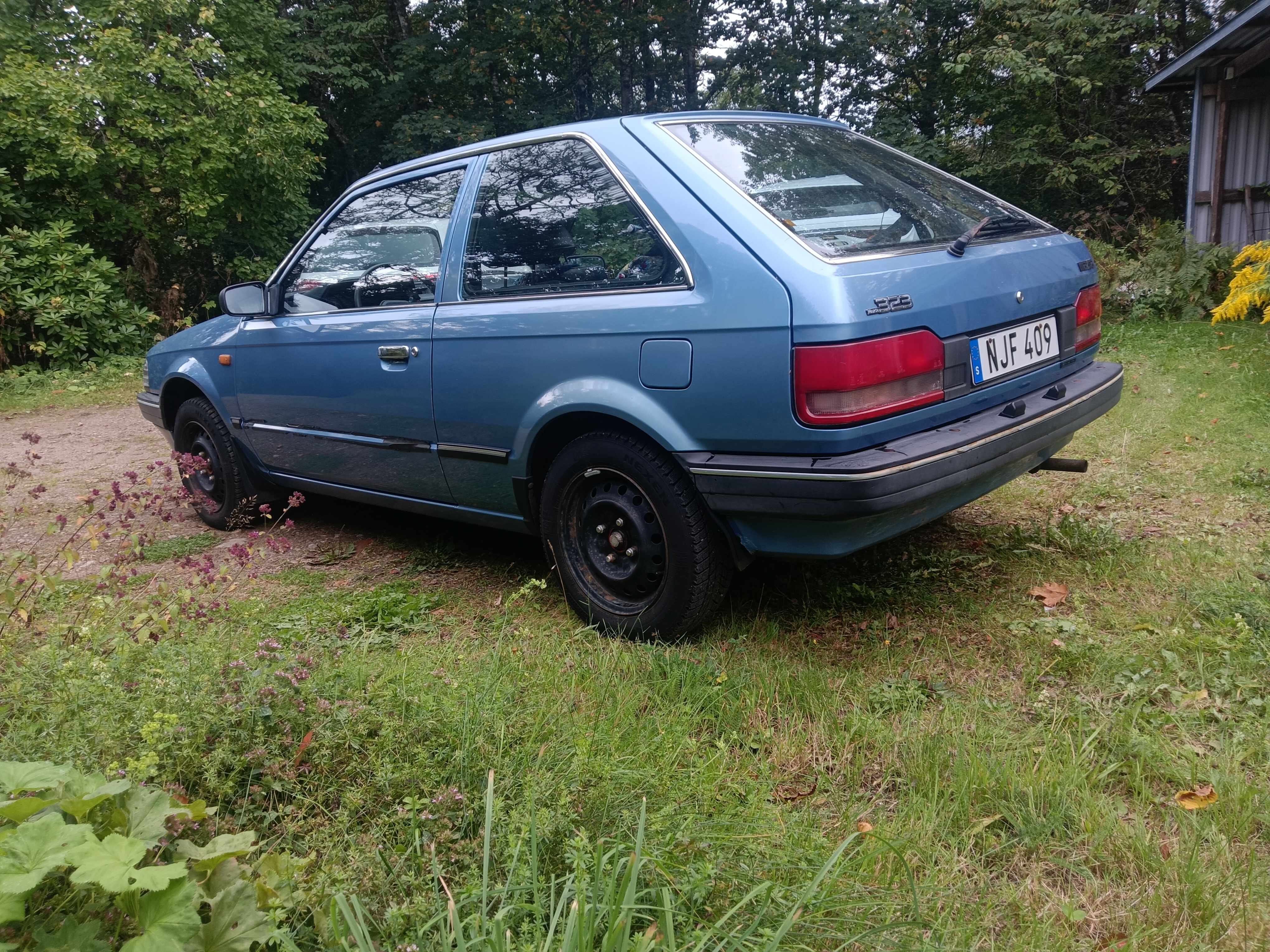 Mazda 323 1988, bild 3/10