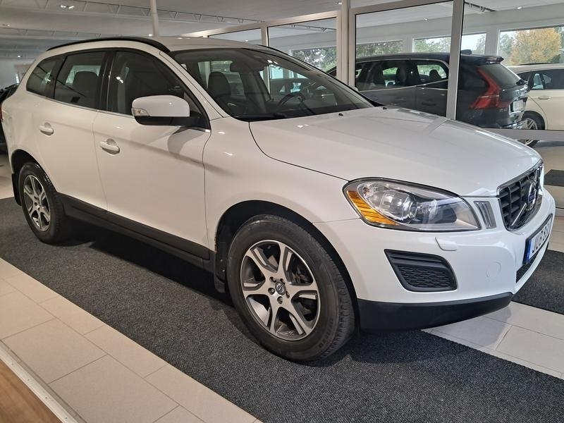 Volvo XC60 AWD D4 2013, kuva 3/7