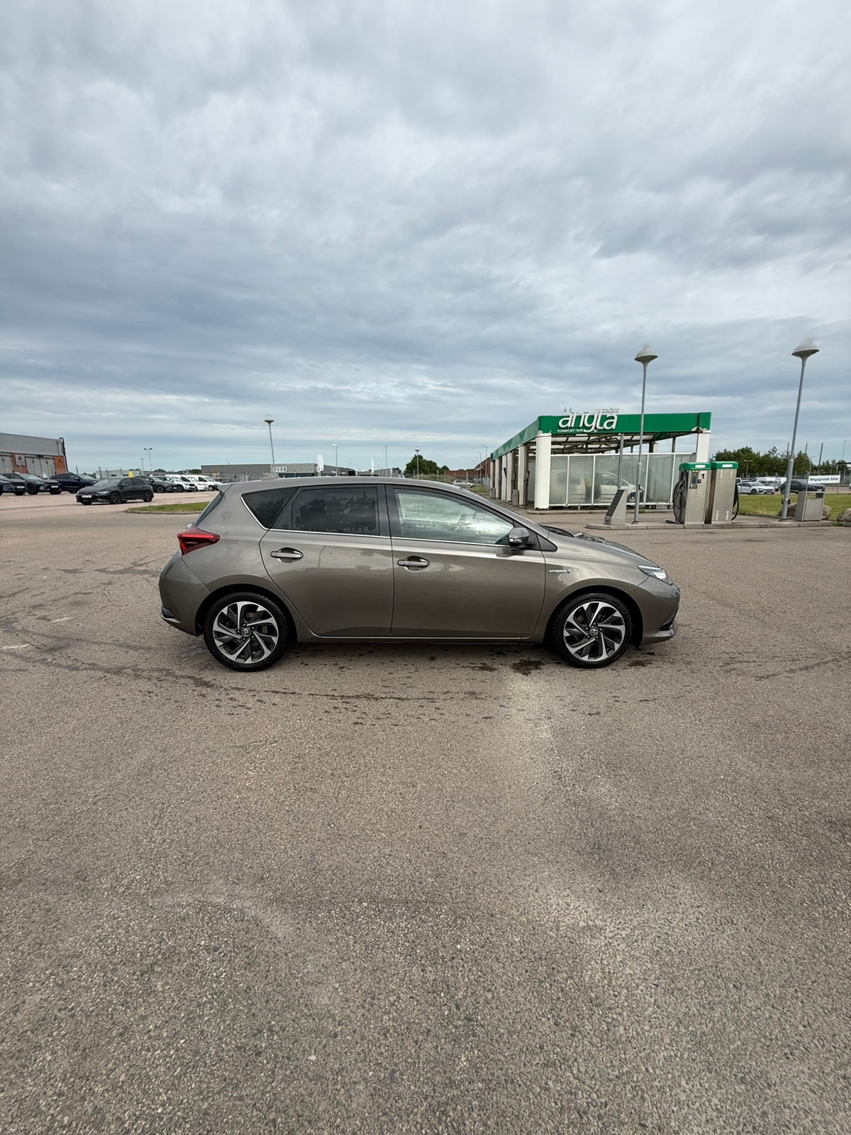 Toyota Auris Hybrid e-CVT 2016, bild 2/4
