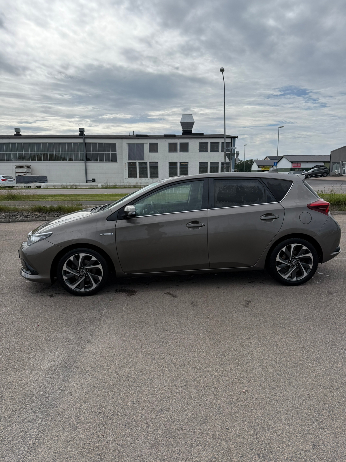 Toyota Auris Hybrid e-CVT 2016, bild 3/4