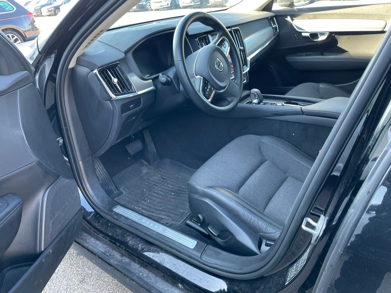 Volvo V90 Cross Country 2023, photo 5/5