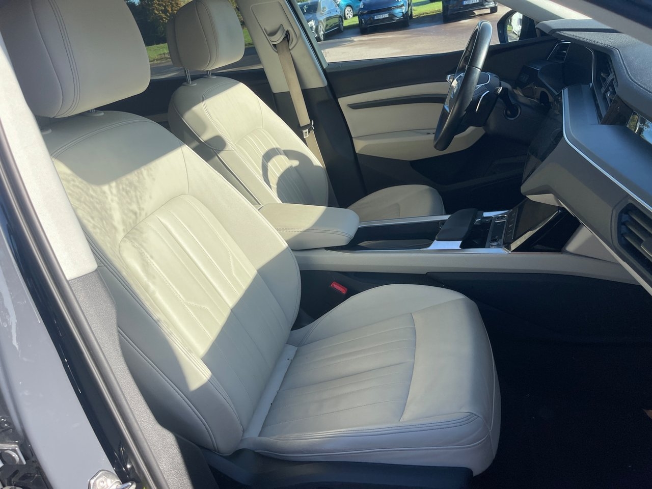 Audi Q8 e-tron 2024, bild 5/6