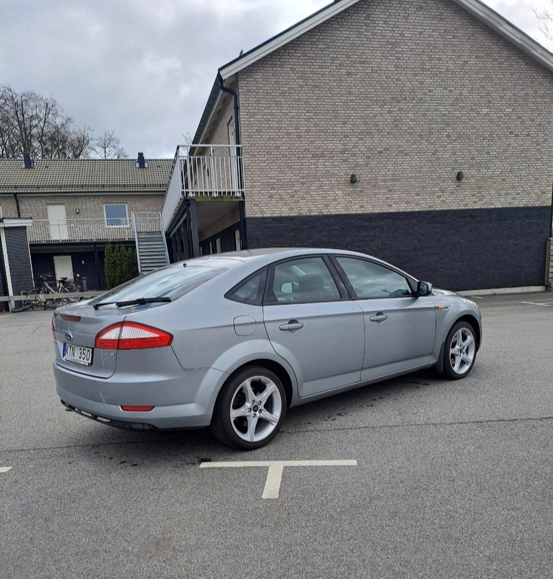 Ford Mondeo Halvkombi 2.0 TDCi Manuell 2010, bild 4/9