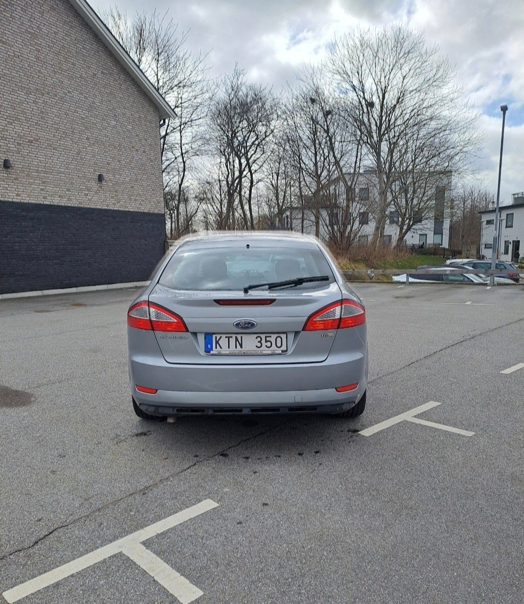 Ford Mondeo Halvkombi 2.0 TDCi Manuell 2010, bild 3/9