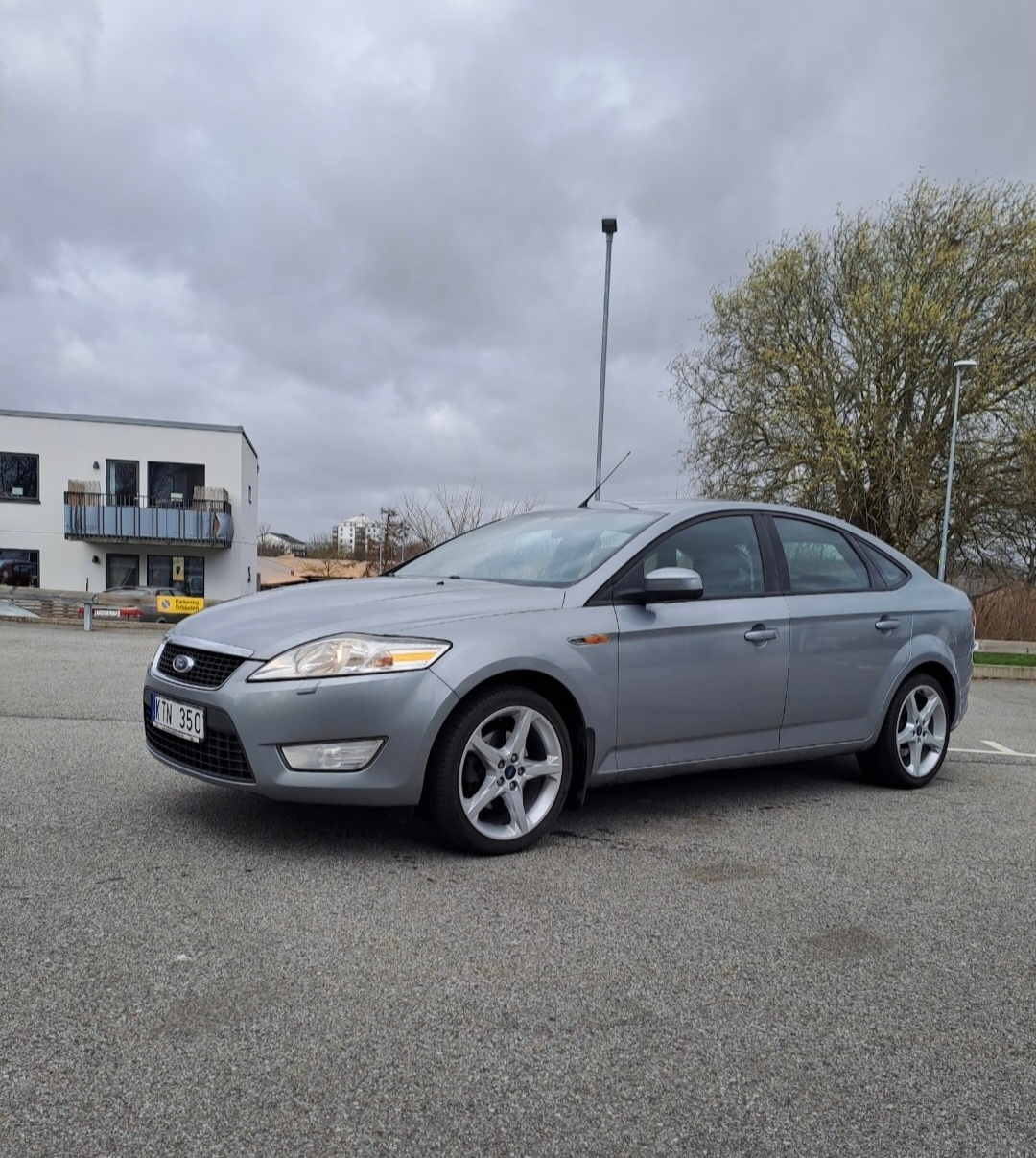 Ford Mondeo Halvkombi 2.0 TDCi Manuell 2010, bild 2/9