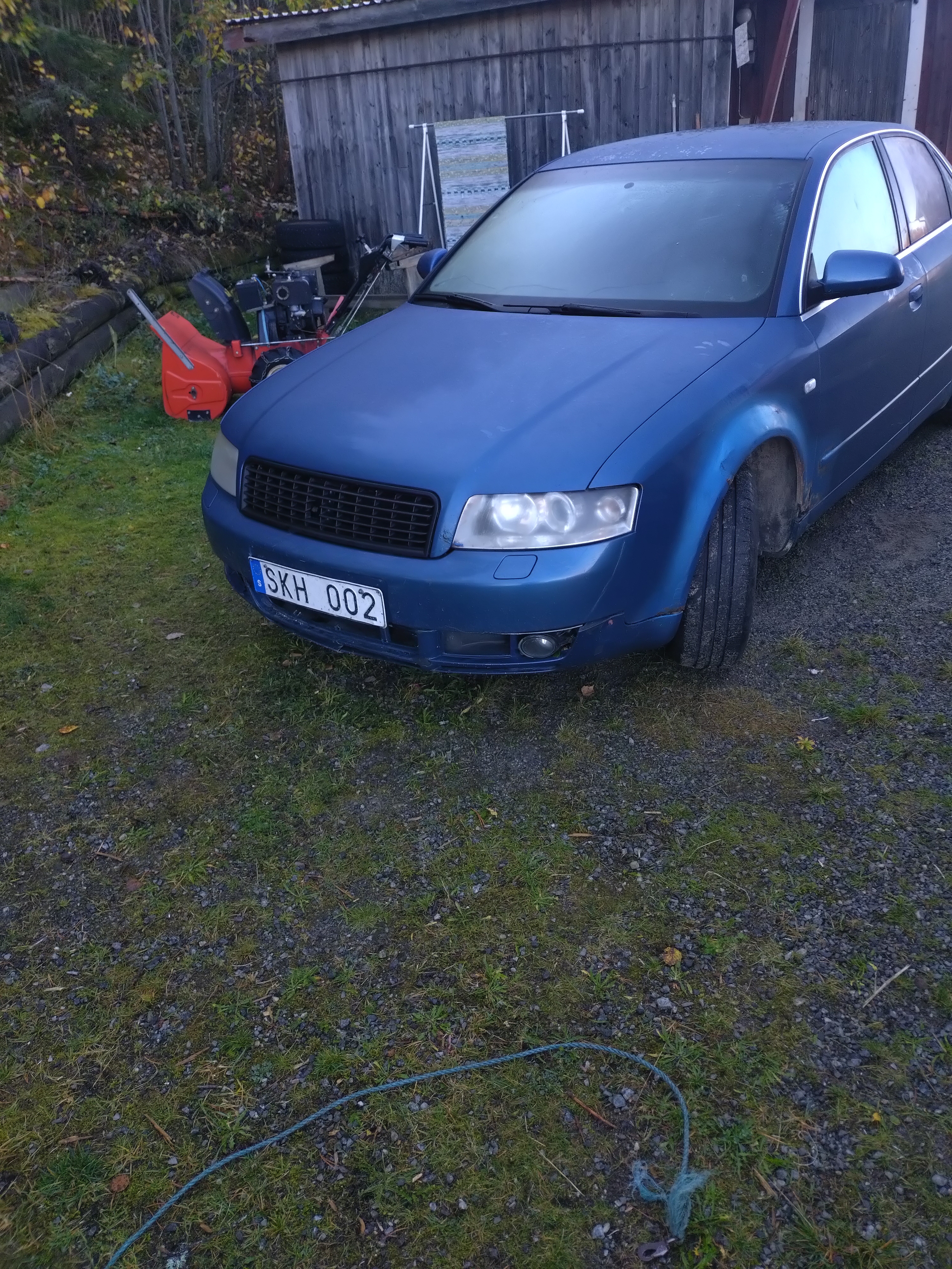 Audi A4 Sedan 1.8 T Manuell 2001, kuva 2/4
