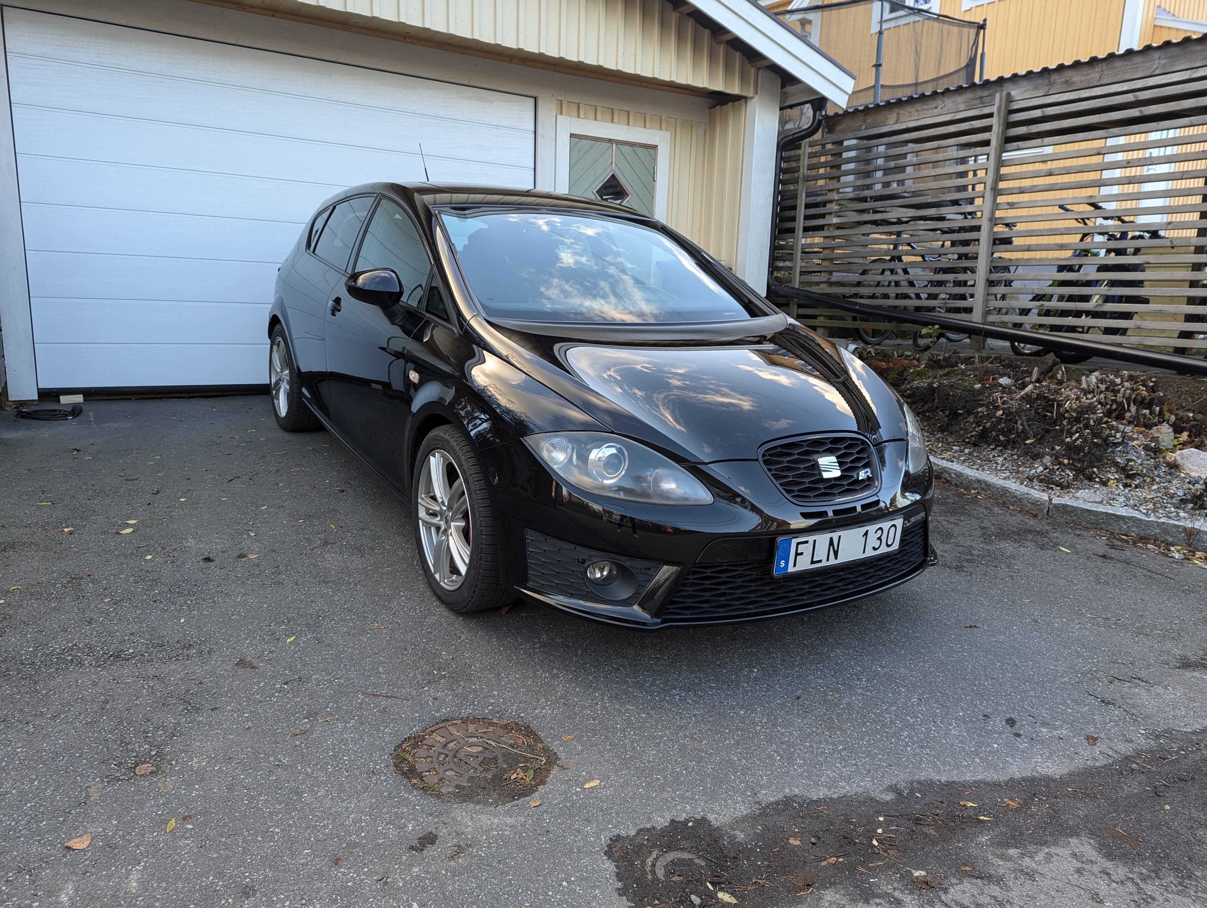 Seat Leon Cupra R 2.0 TSI Manuell 2012, bild 2/6