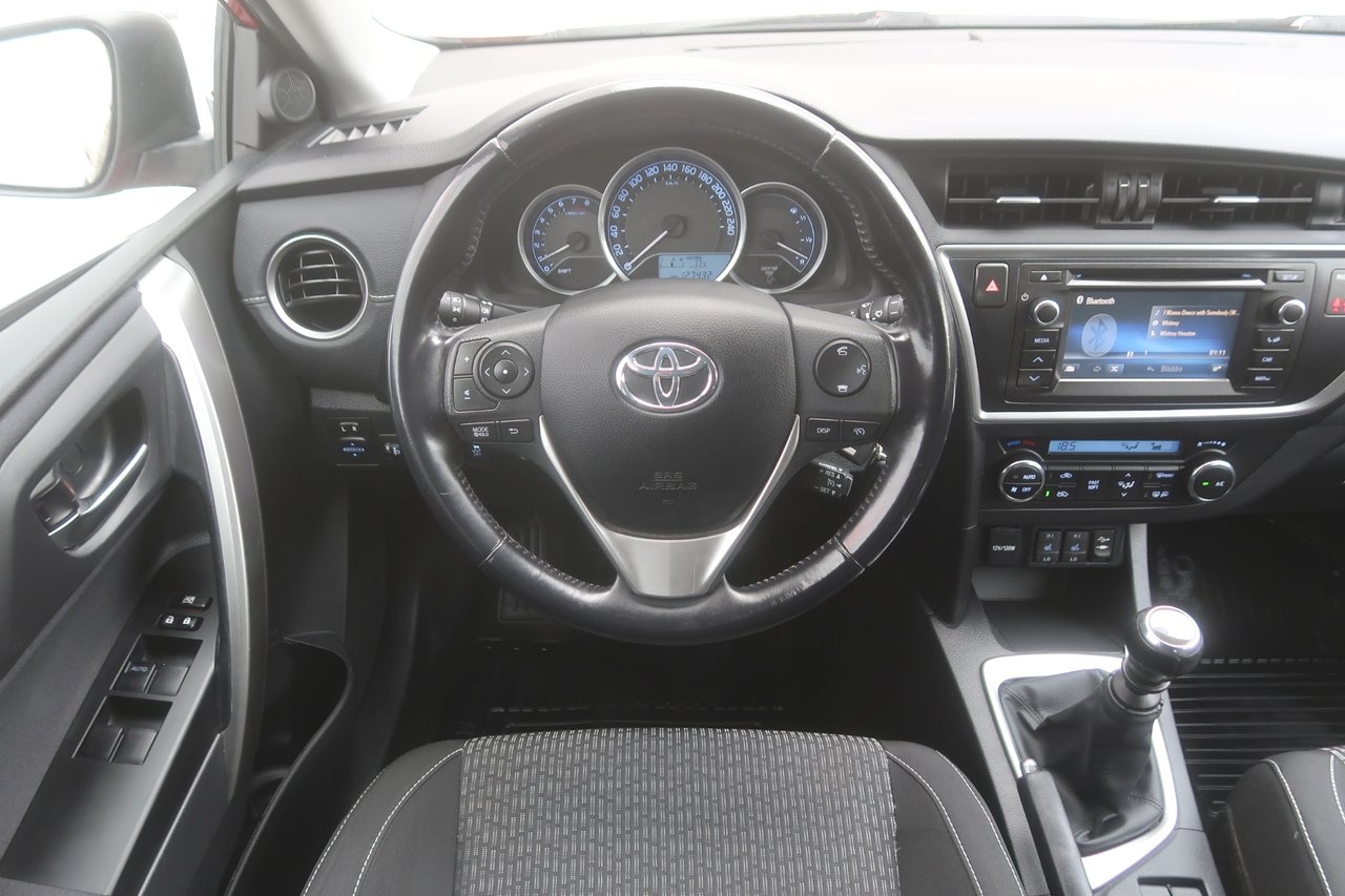 Toyota Auris 2015, bild 7/10