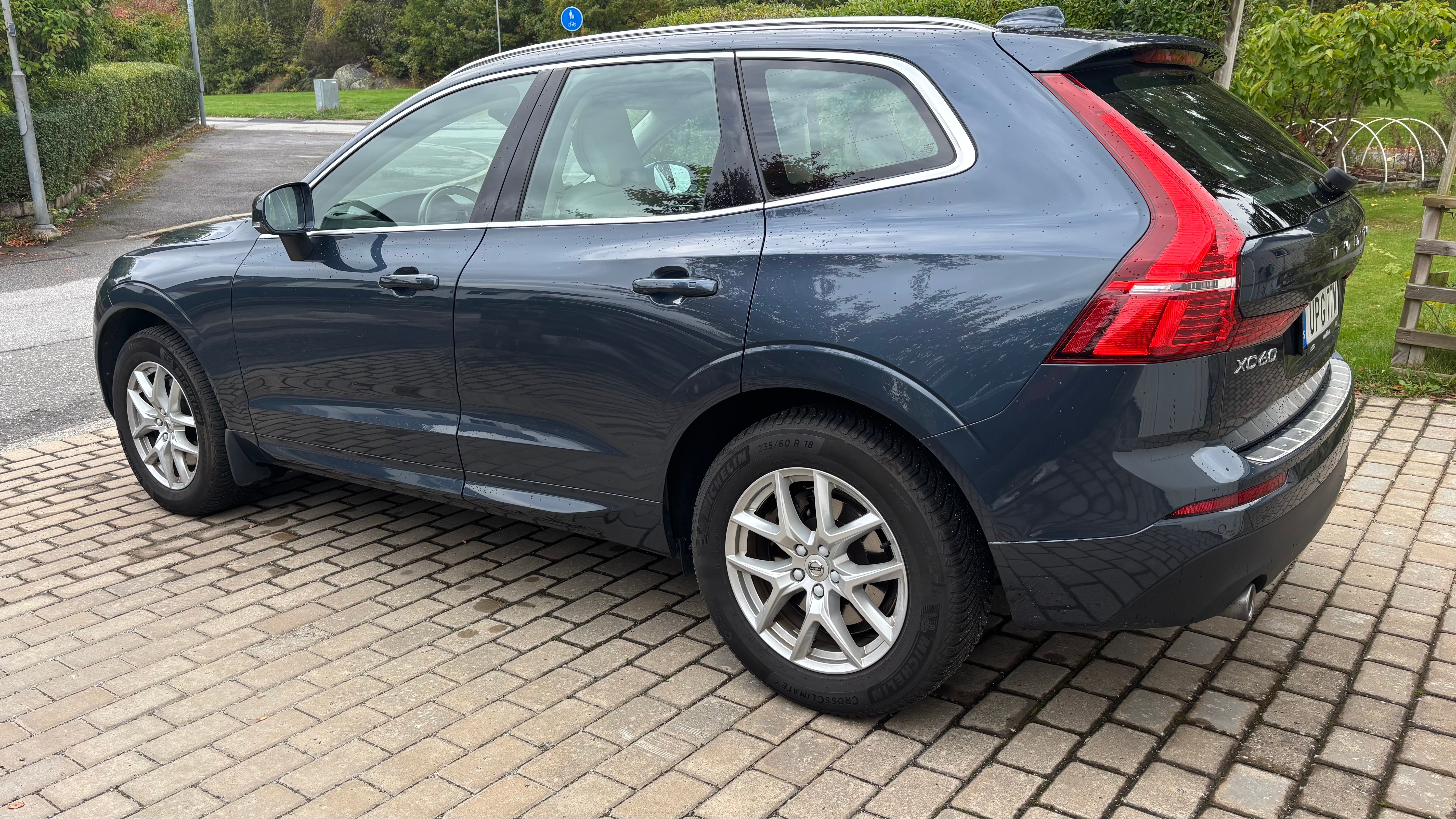 Volvo XC60 D4 Momentum Advanced SE 2019, bild 2/3