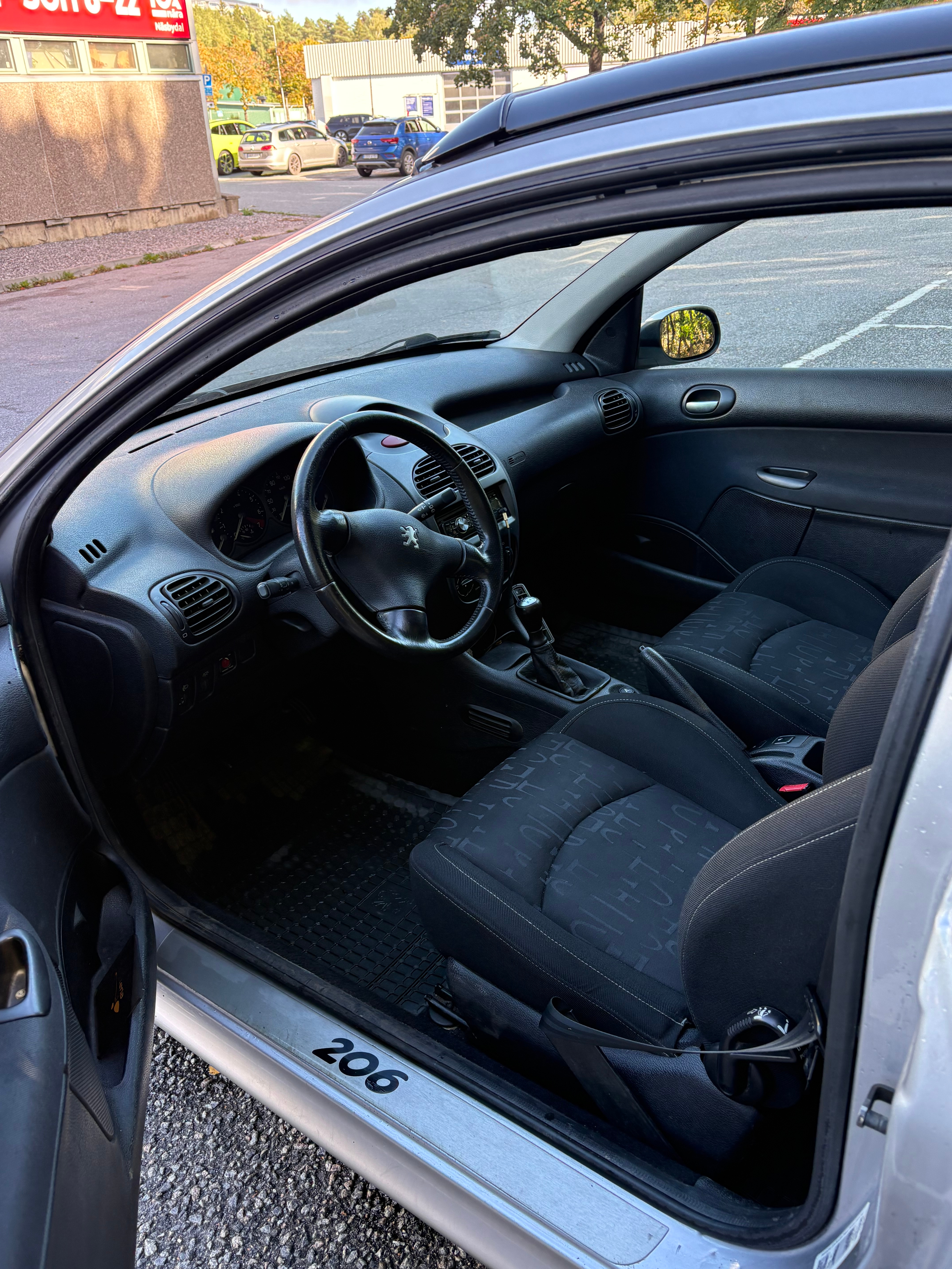 Peugeot 206 3-dörrar 1.6 Manuell 2001, bild 6/7