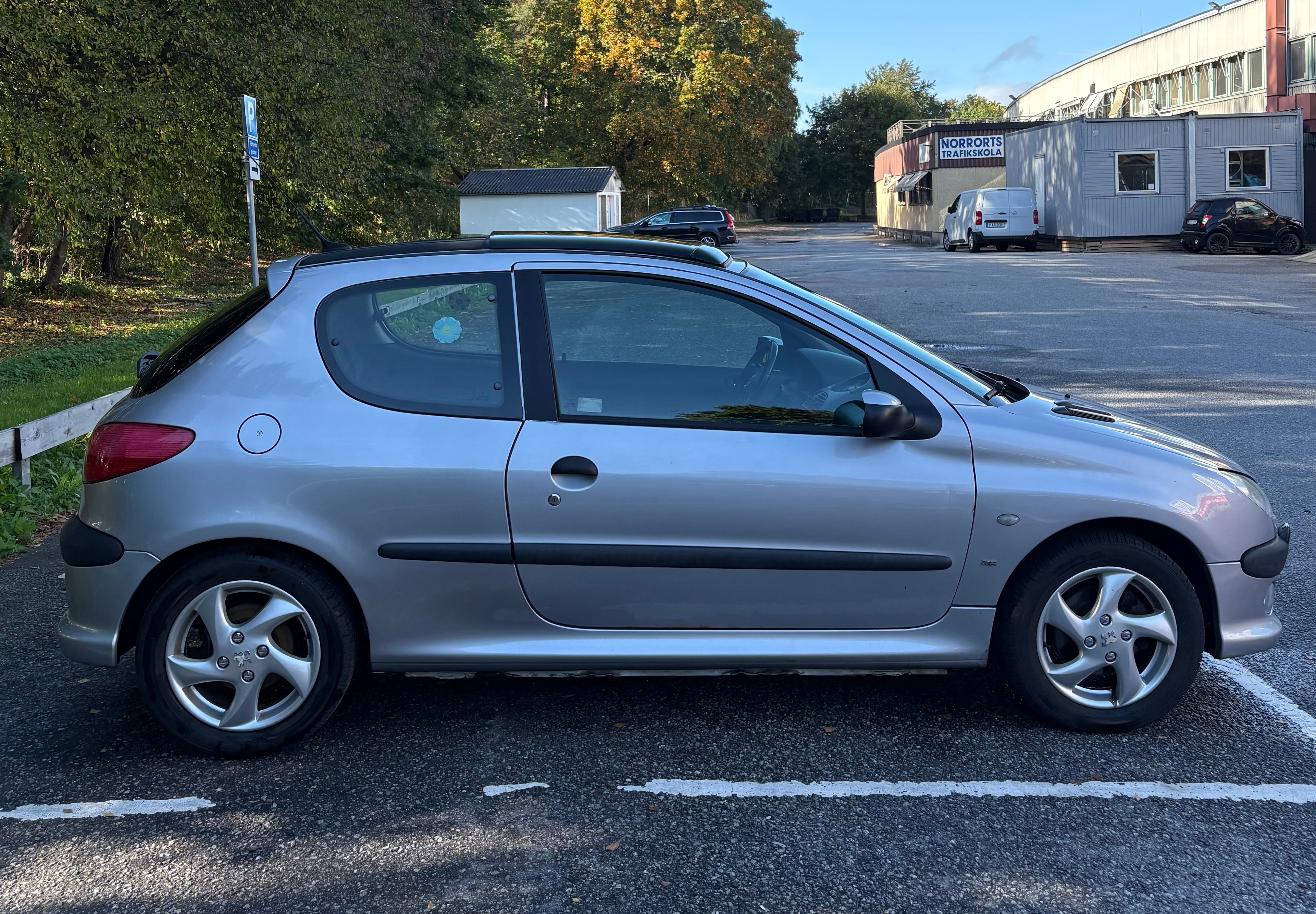 Peugeot 206 3-dörrar 1.6 Manuell 2001, bild 3/7