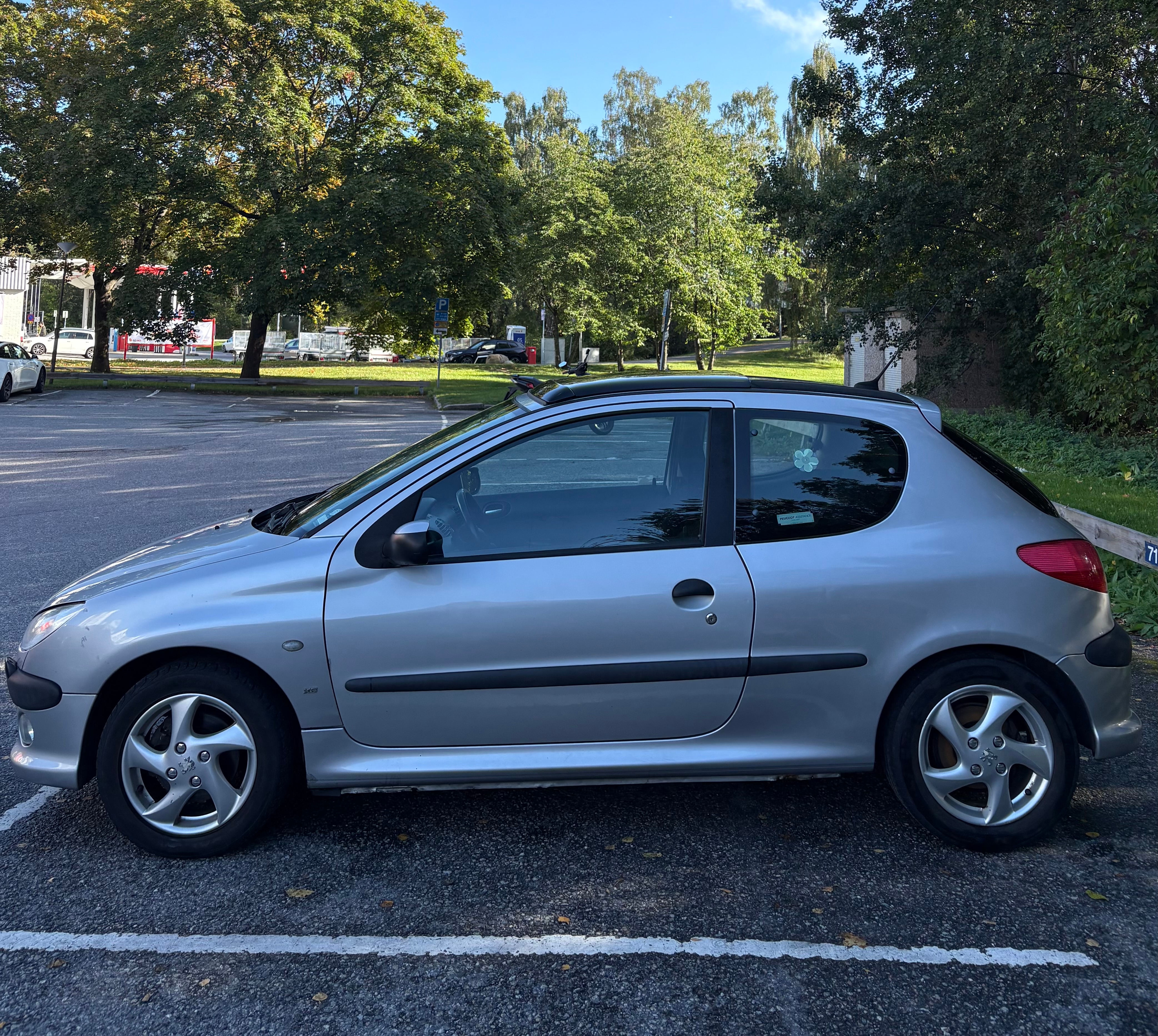 Peugeot 206 3-dörrar 1.6 Manuell 2001, bild 2/7