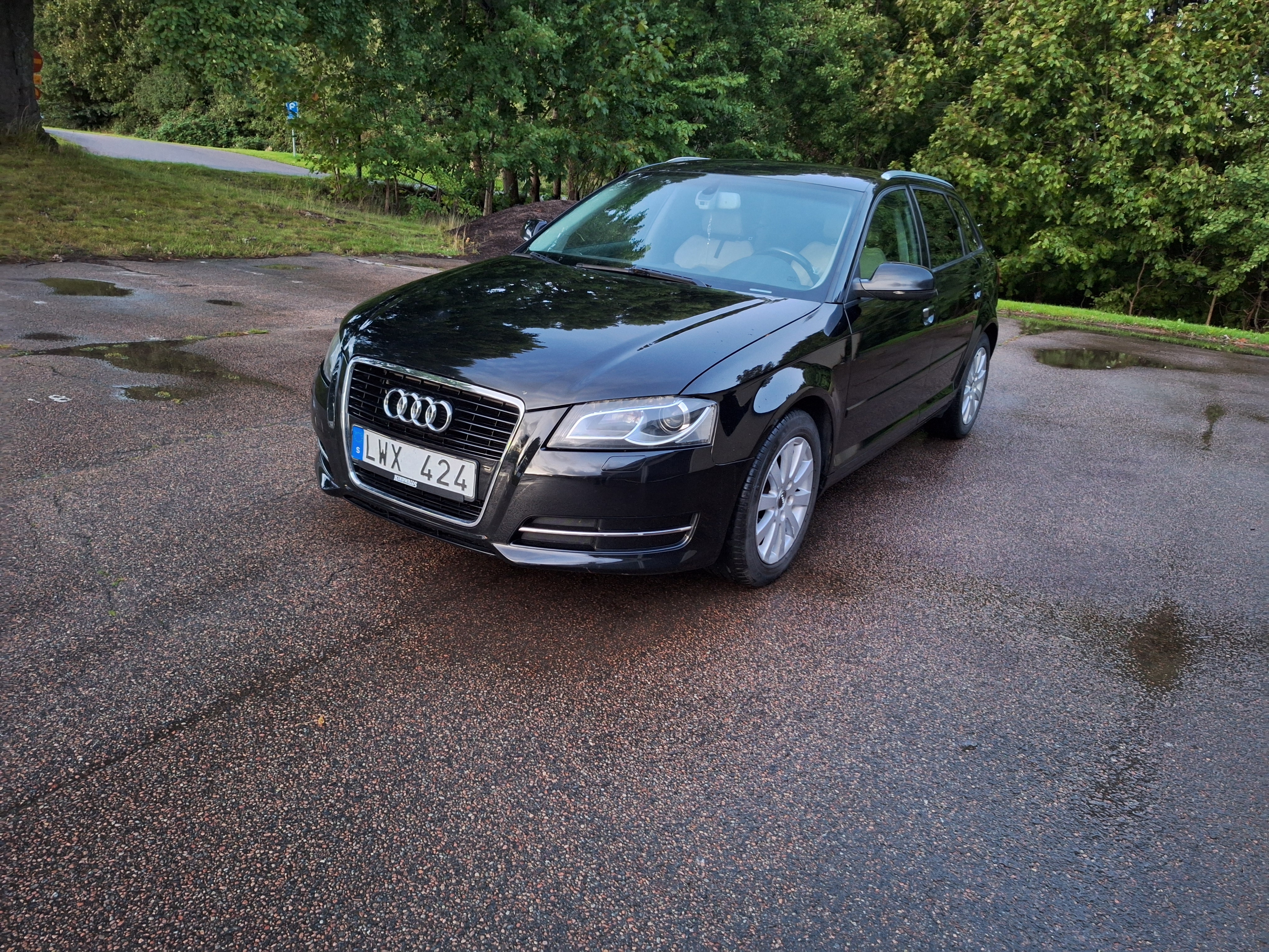 Audi A3 Sportback 1.6 TDI S Tronic 2012, kuva 2/5