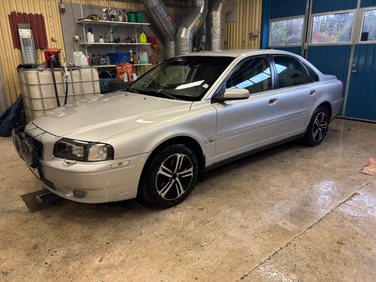 Volvo S80 2.4 Manuell Graphite 2006, bild 2/3