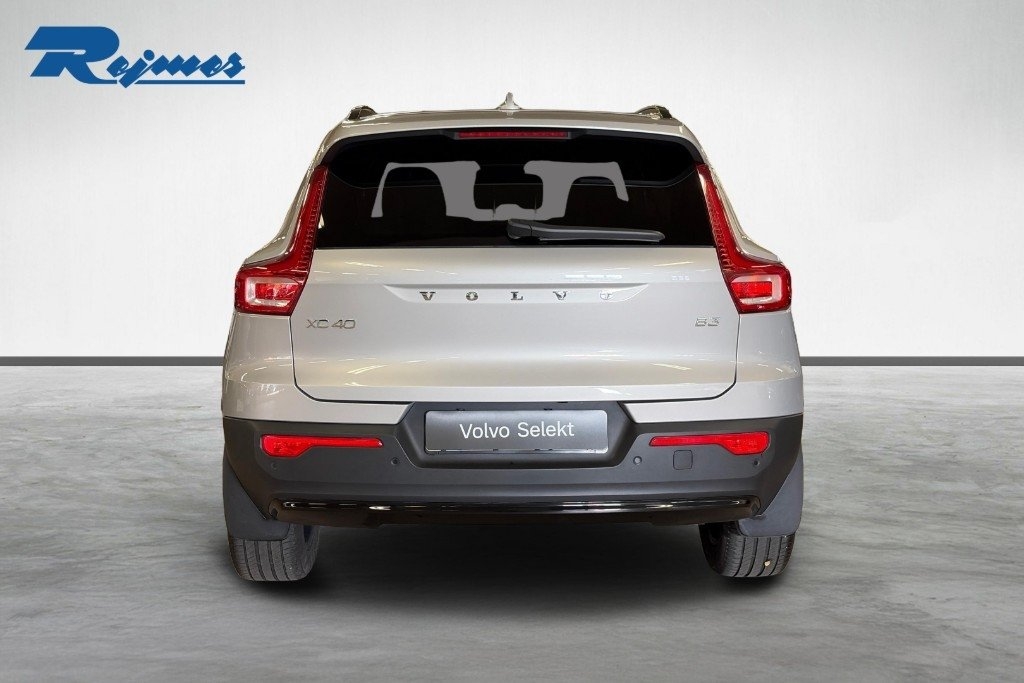 Volvo XC40 B3 FWD Bensin Plus Dark 2025, bild 3/10