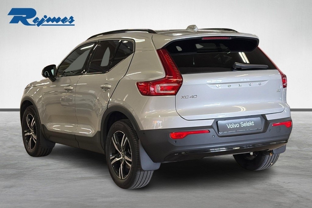 Volvo XC40 B3 FWD Bensin Plus Dark 2025, bild 2/10