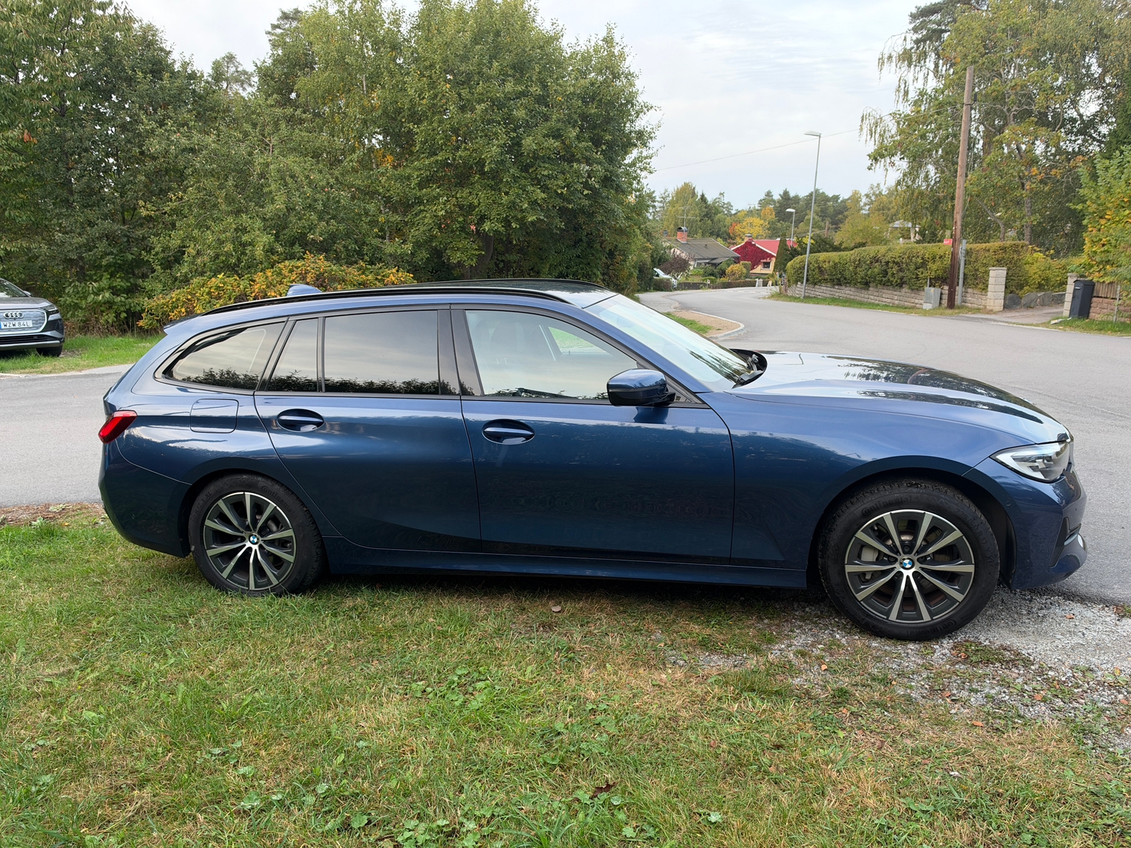 BMW 330 e xDrive Touring Steptronic 2021, bild 2/10