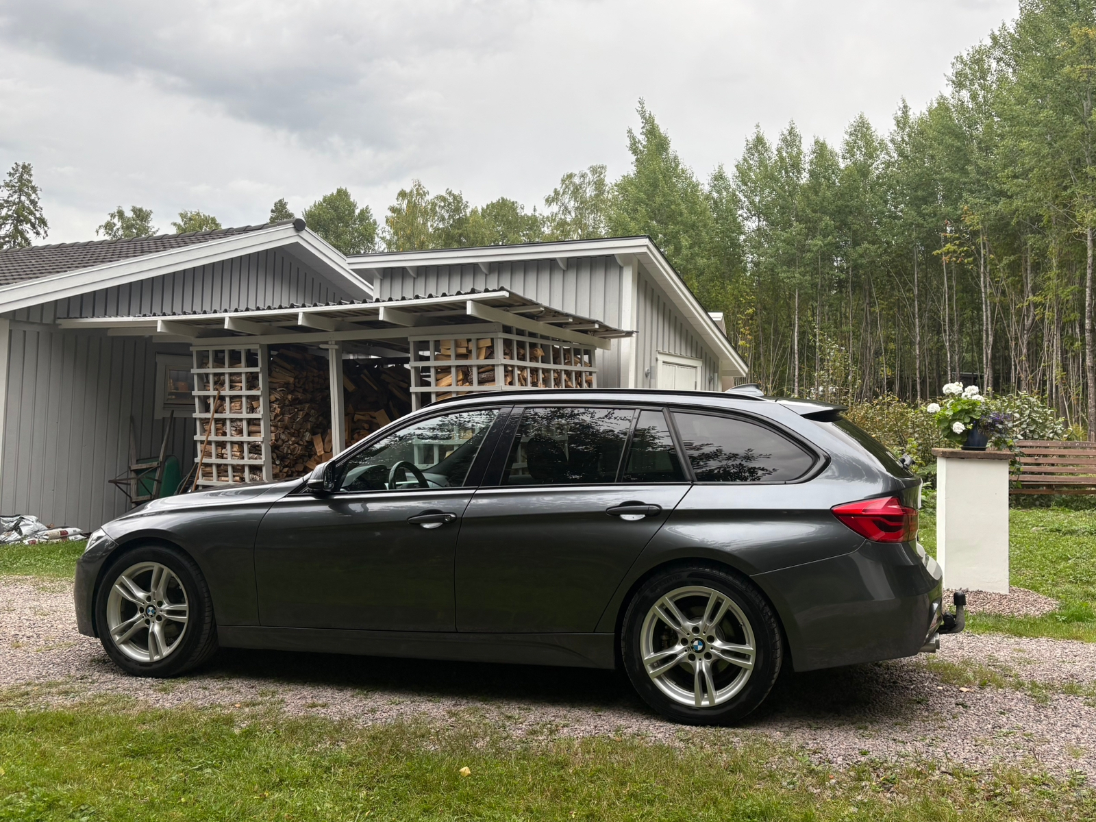 BMW 320 d xDrive Touring Steptronic 2016, kuva 2/6
