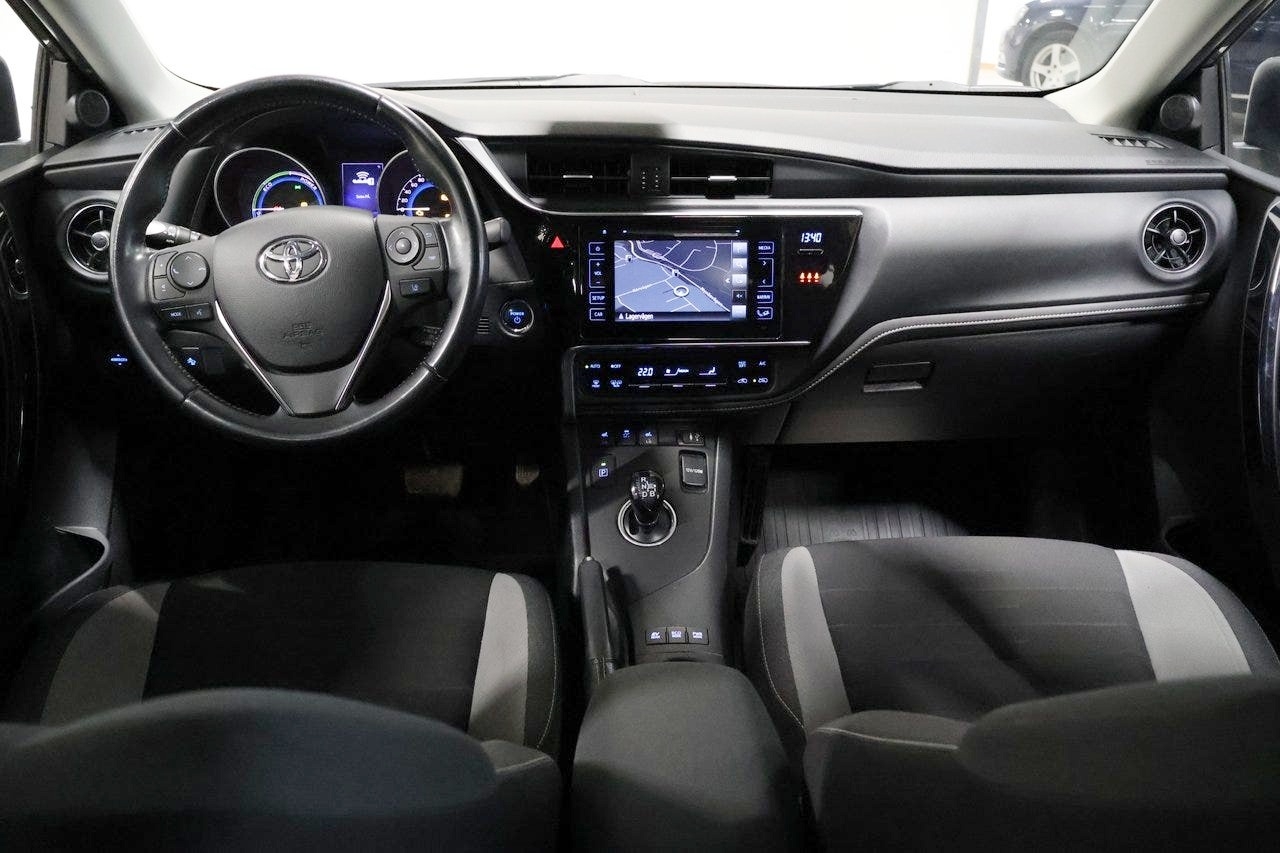 Toyota Auris Hybrid e-CVT 2017, bild 6/10