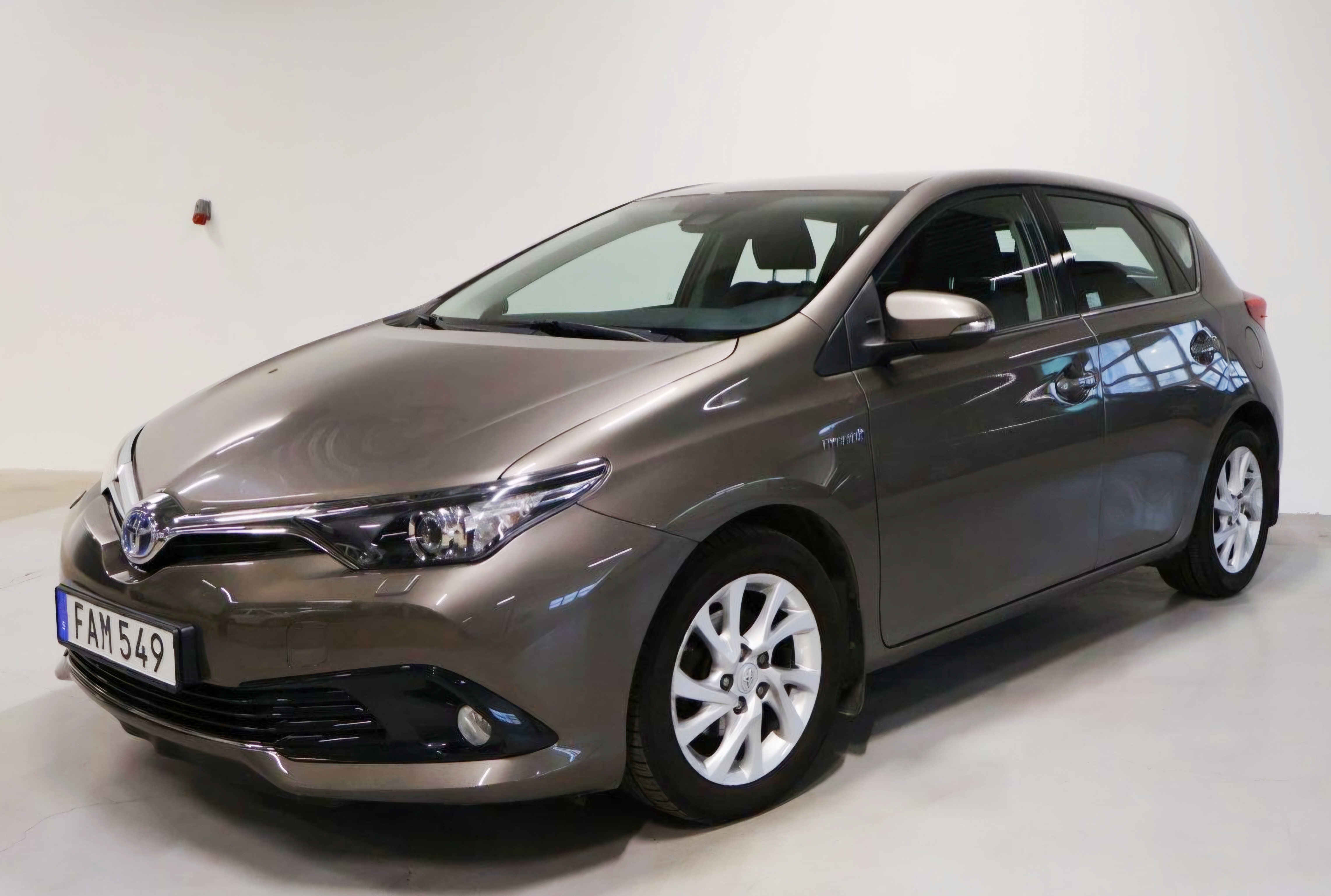 Toyota Auris Hybrid e-CVT 2017, bild 2/10