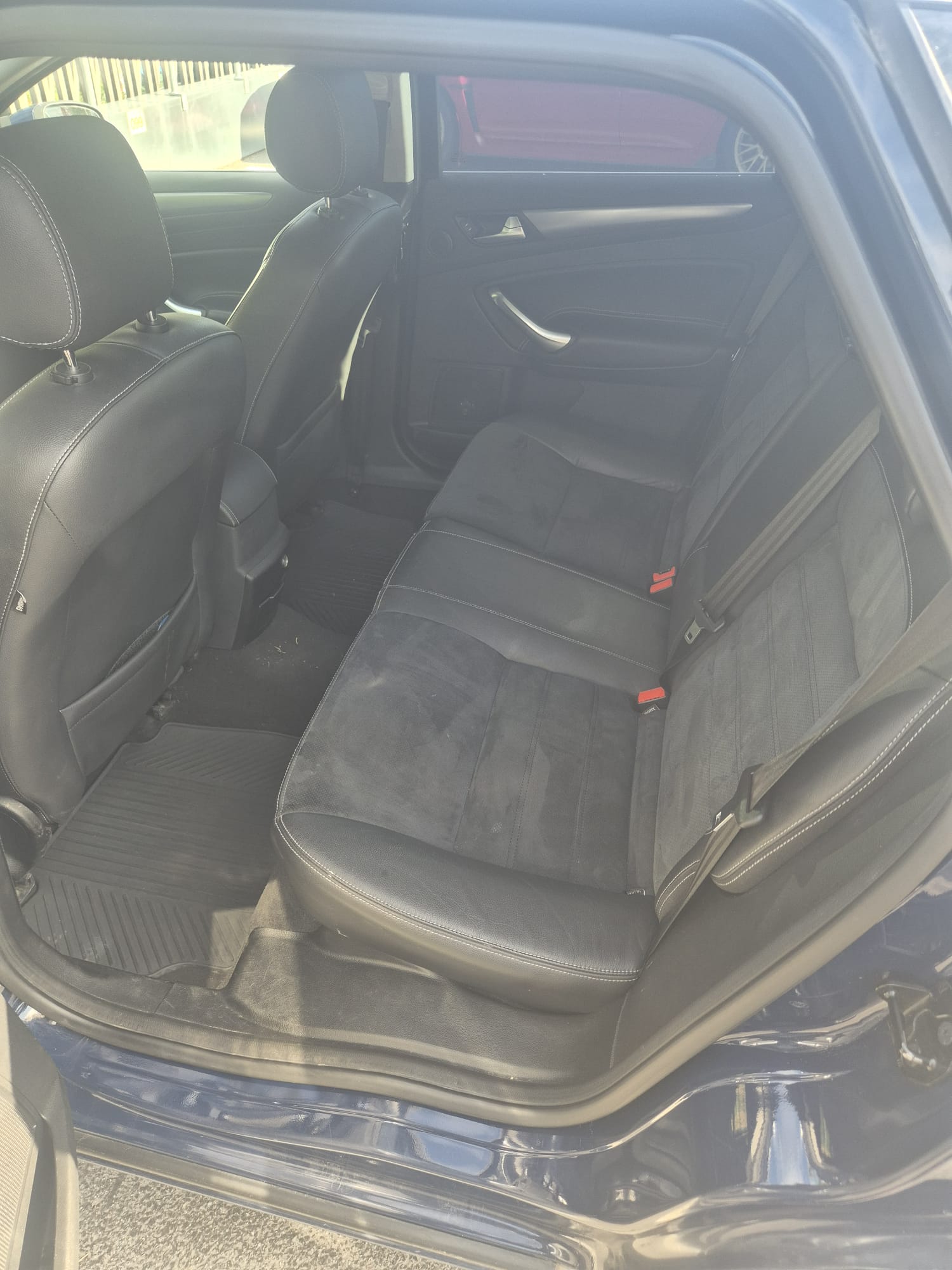 Ford Mondeo Kombi 2.0 TDCi Powershift 2011, bild 4/8