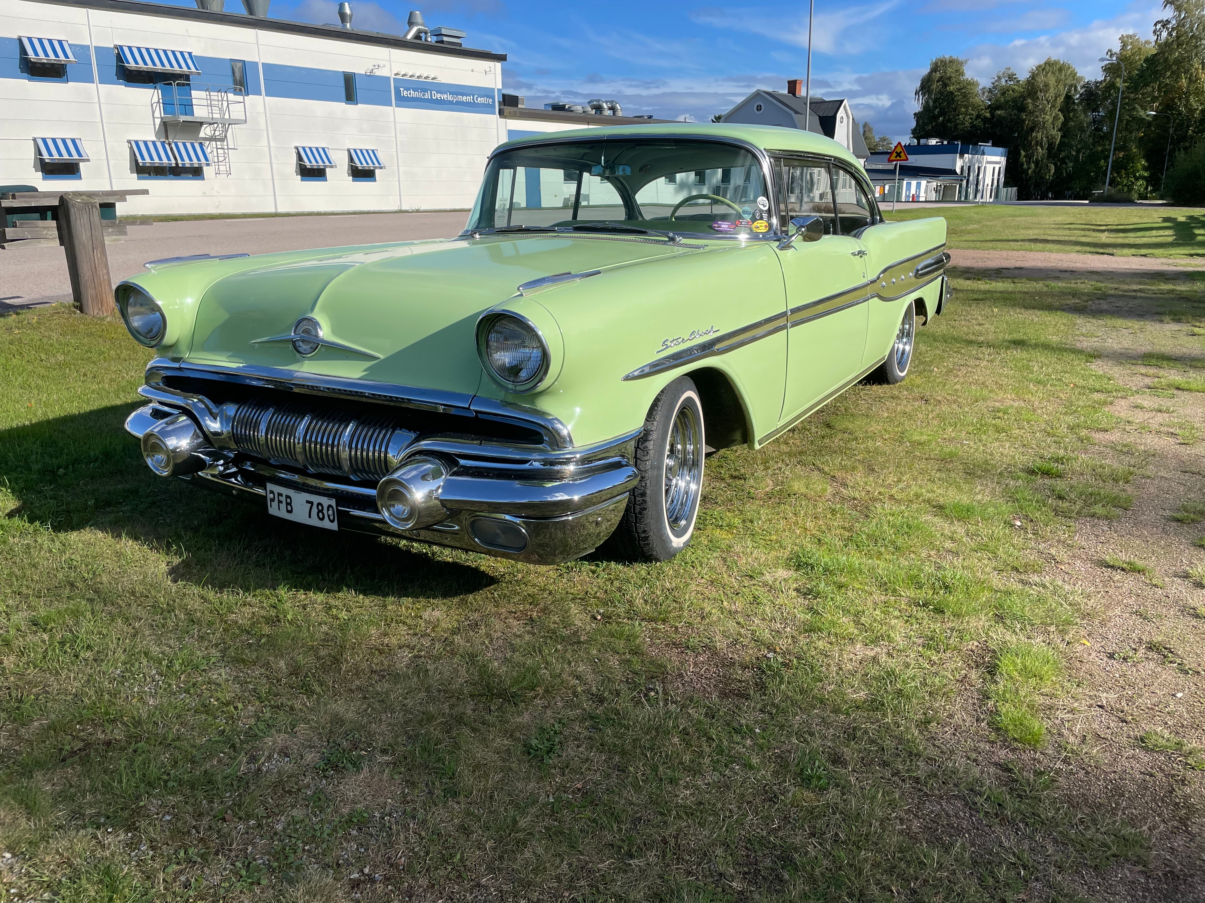 Pontiac Starchief 1957, kuva 2/10