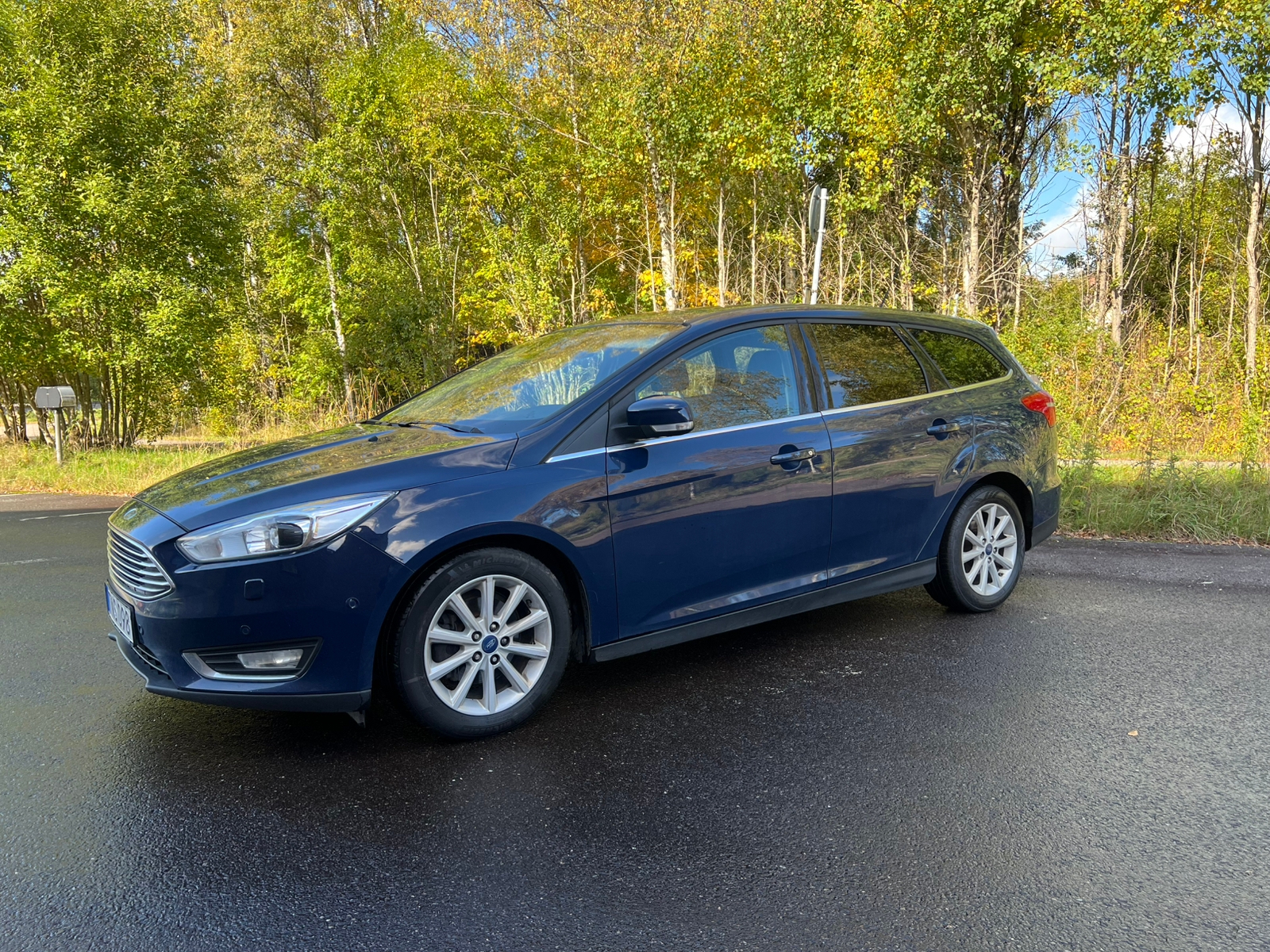 Ford Focus Kombi 1.0 EcoBoost Manuell 2015, bild 2/5
