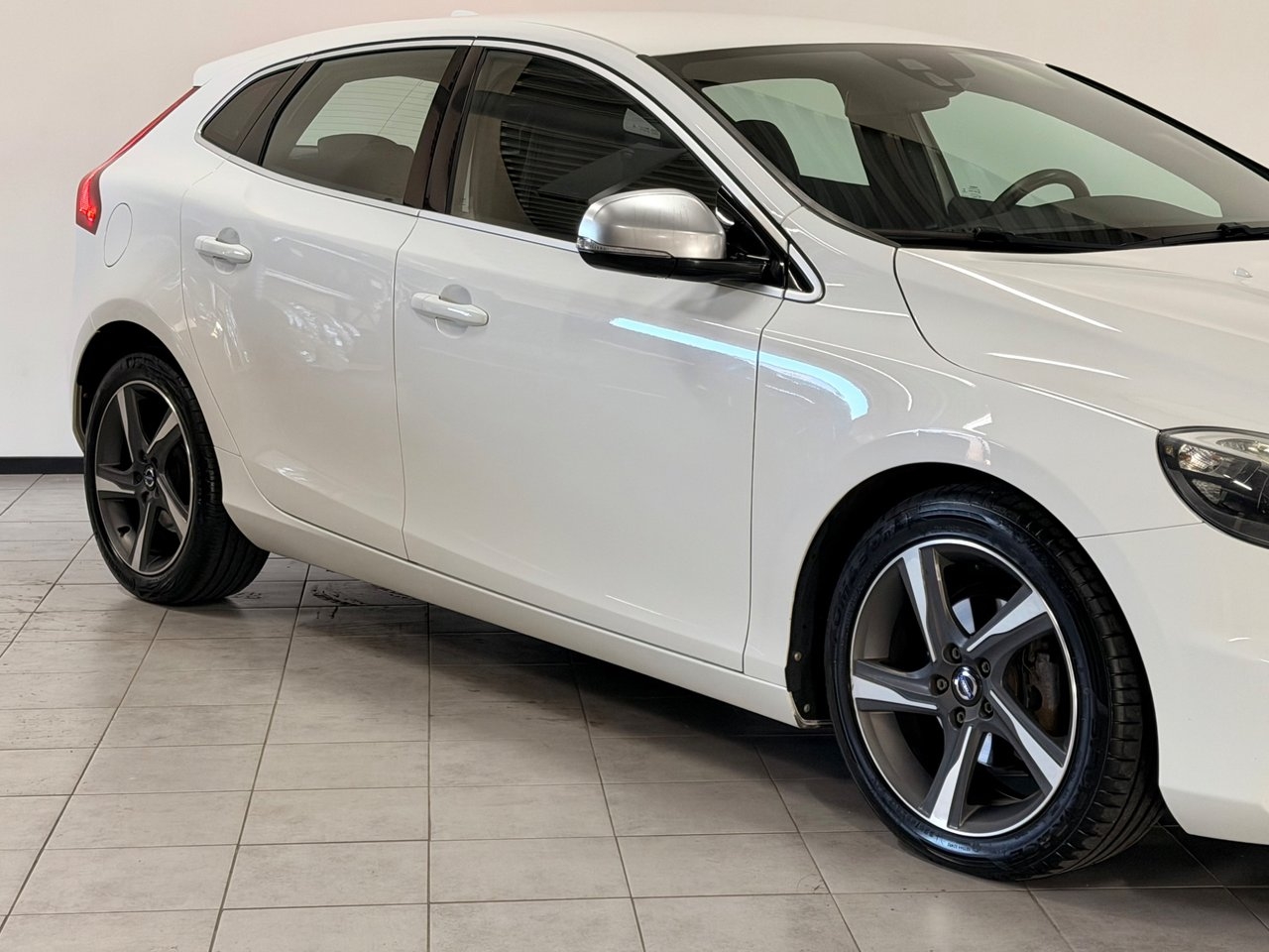 Volvo V40 D2 R-Design 115hk 2014, bild 2/10