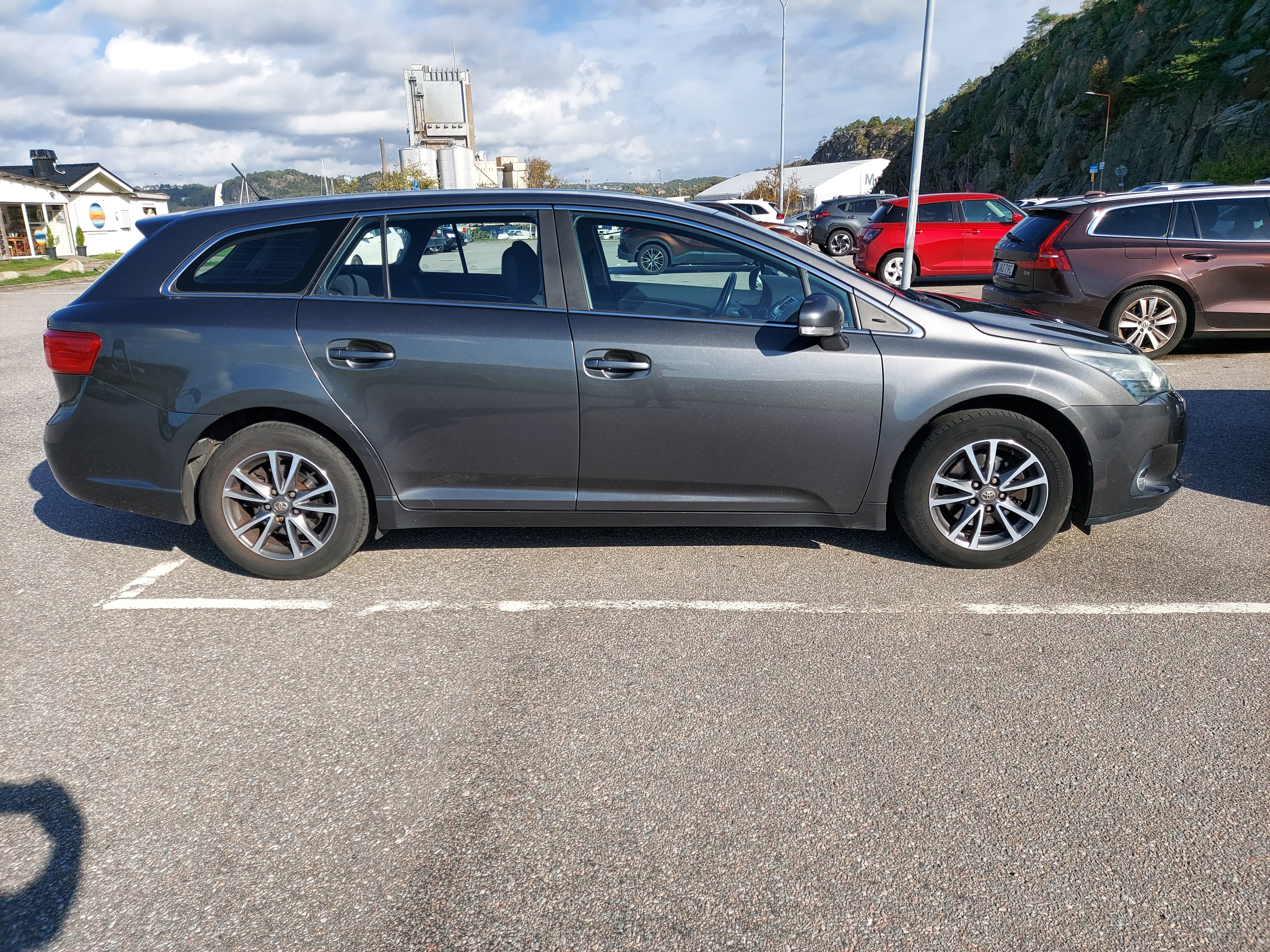 Toyota Avensis Kombi 2.0 D-4D Manuell 2013, bild 4/10