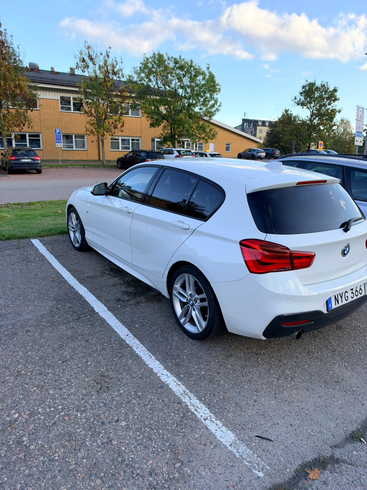 BMW 118 i 5-dörrars Manuell 2016, bild 2/6