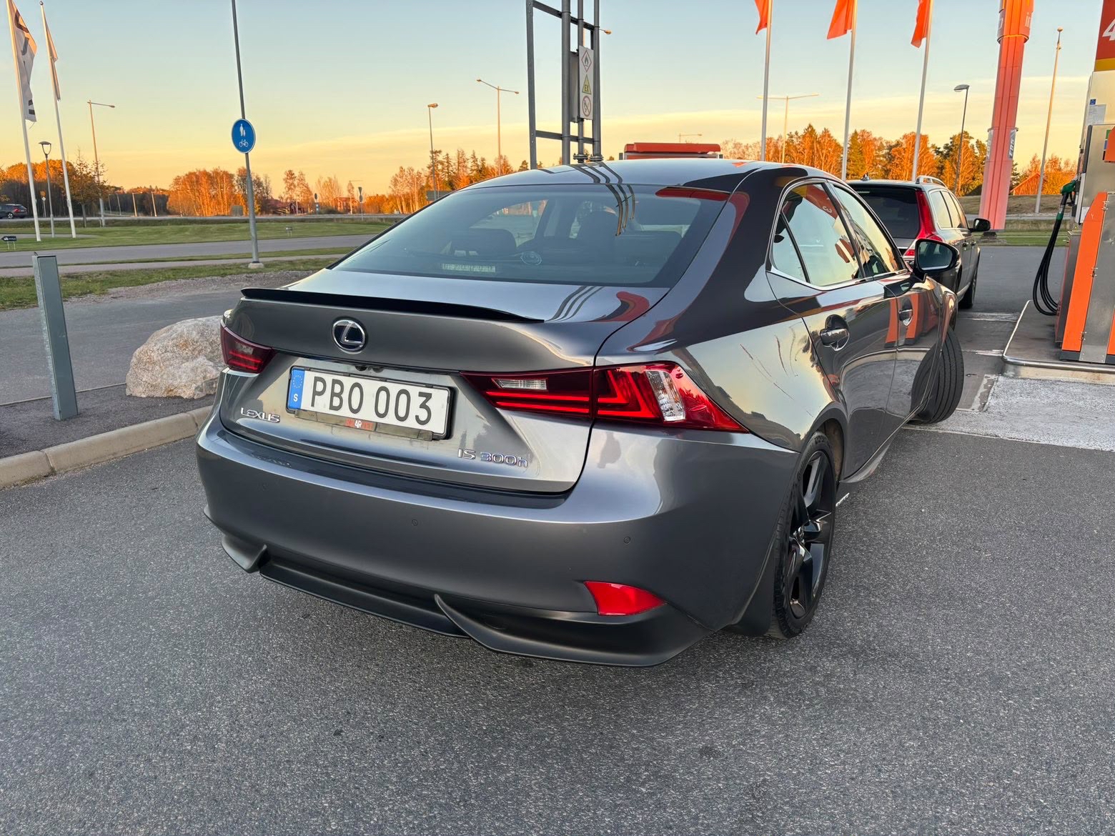 Lexus IS 300h 2.5 CVT 2016, photo 2/6