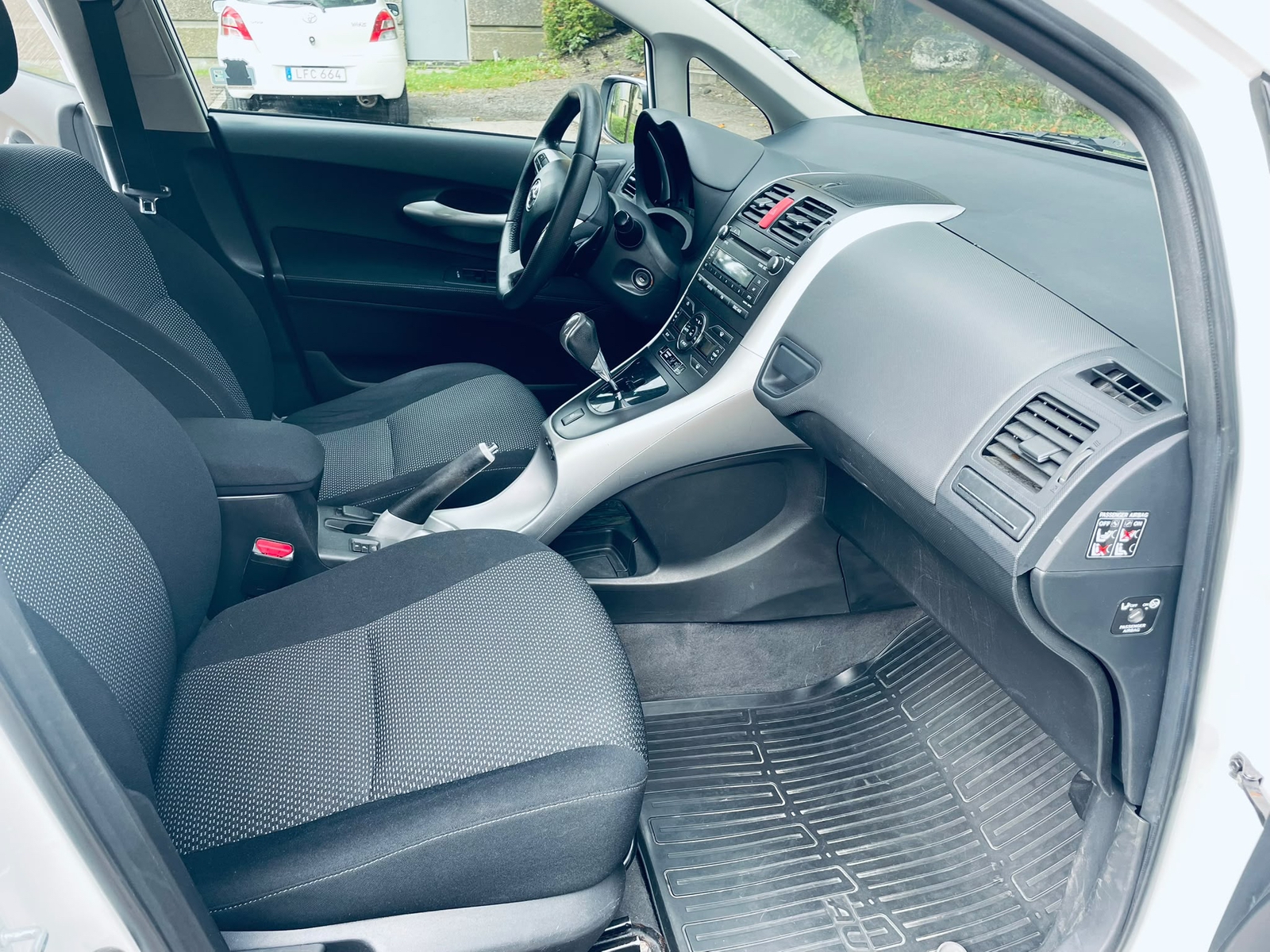 Toyota Auris 2010, bild 6/7