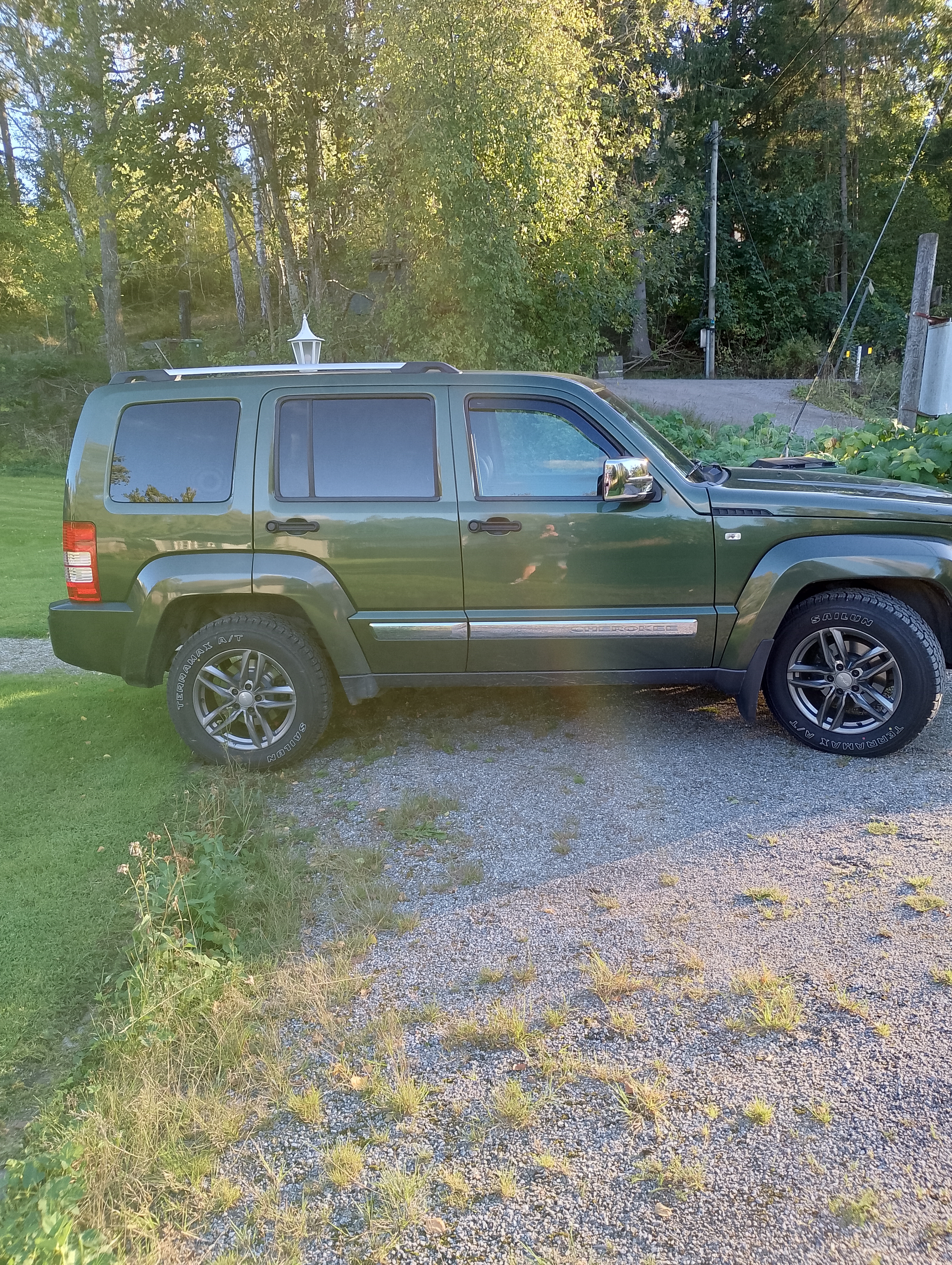 Jeep Cherokee 2.8 CRD 4WD Automatisk 2009, bild 3/8