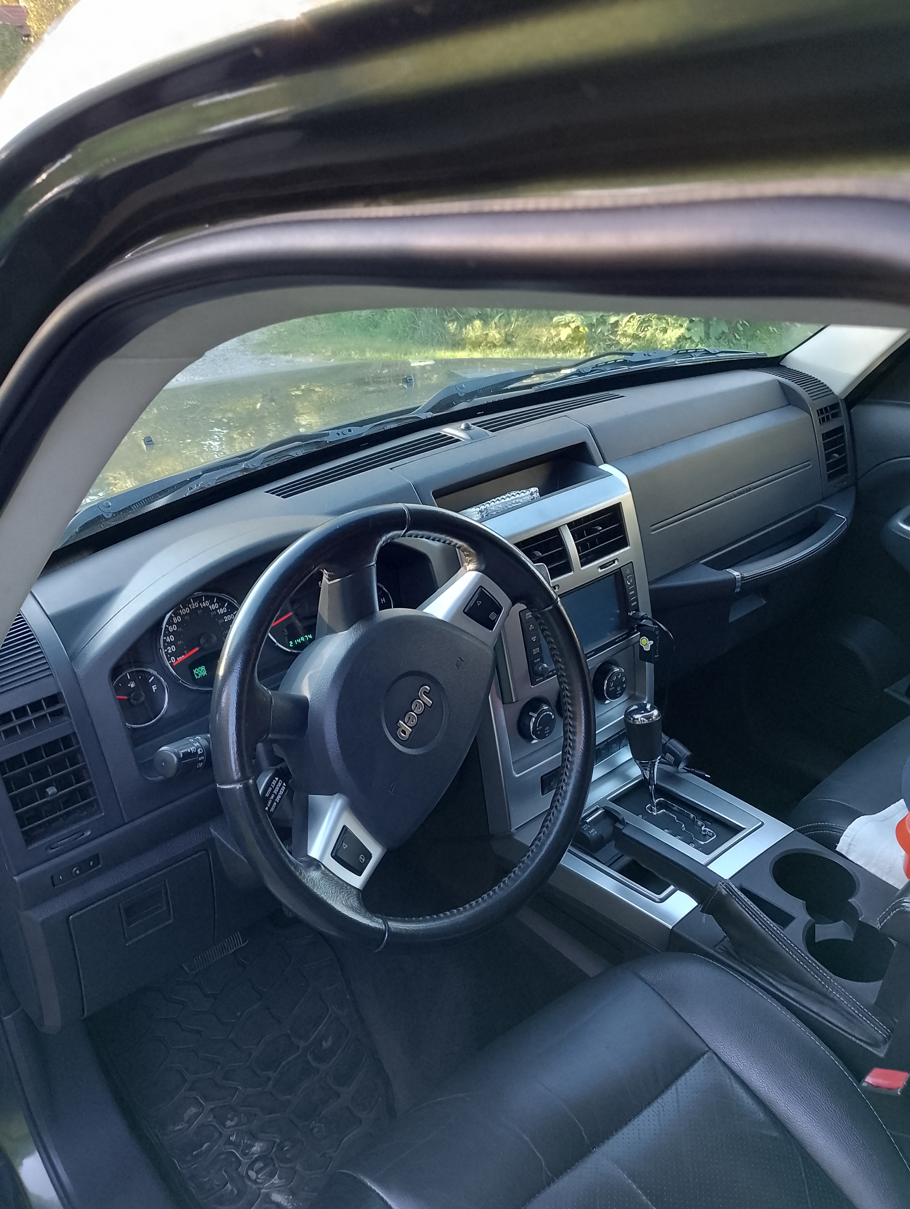 Jeep Cherokee 2.8 CRD 4WD Automatisk 2009, bild 2/8