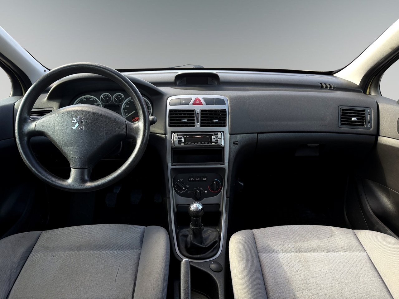 Peugeot 307 5-dörrar 1.6 Manuell 2003, bild 7/8