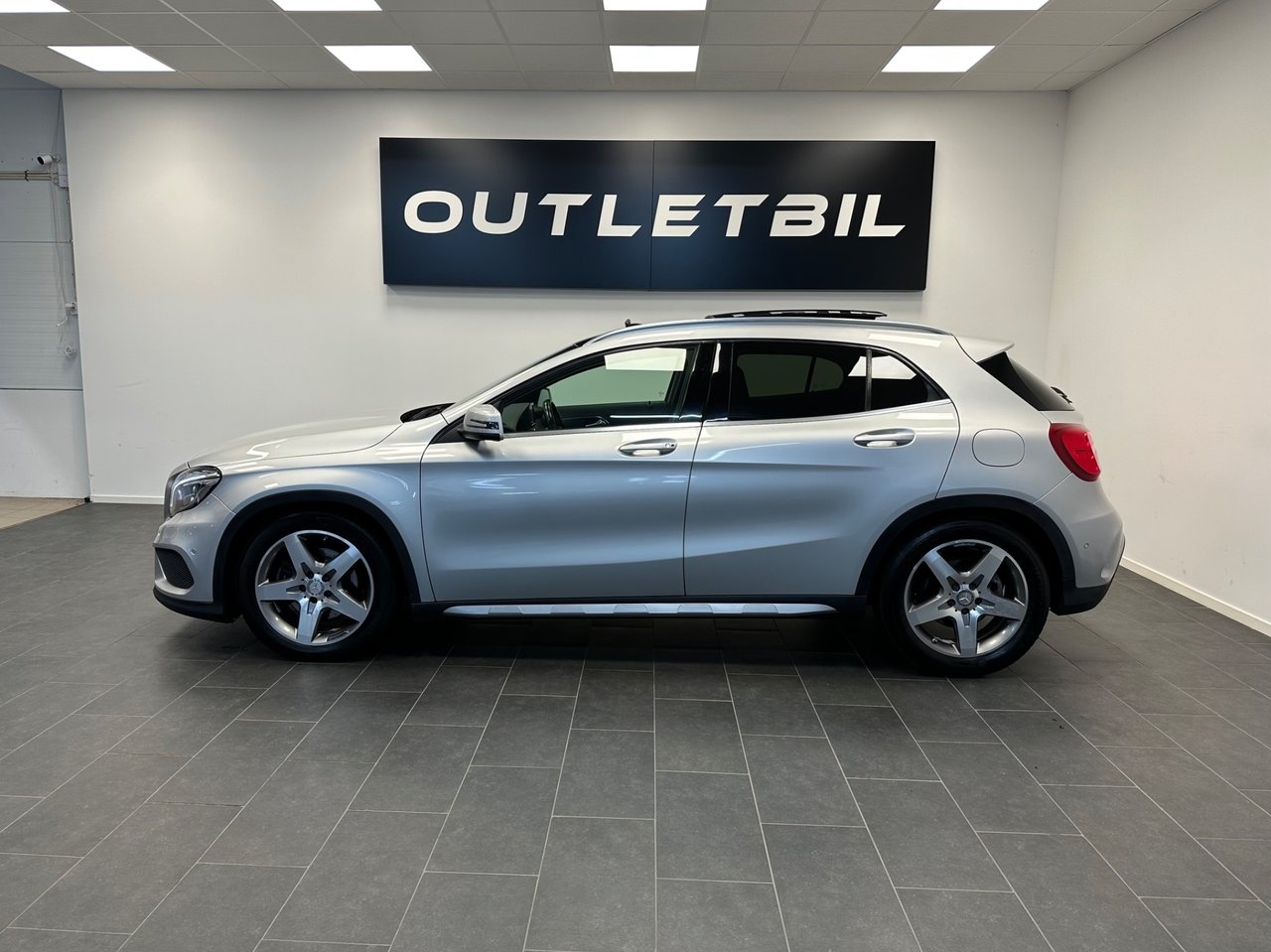 Mercedes-Benz GLA 2015, photo 2/10