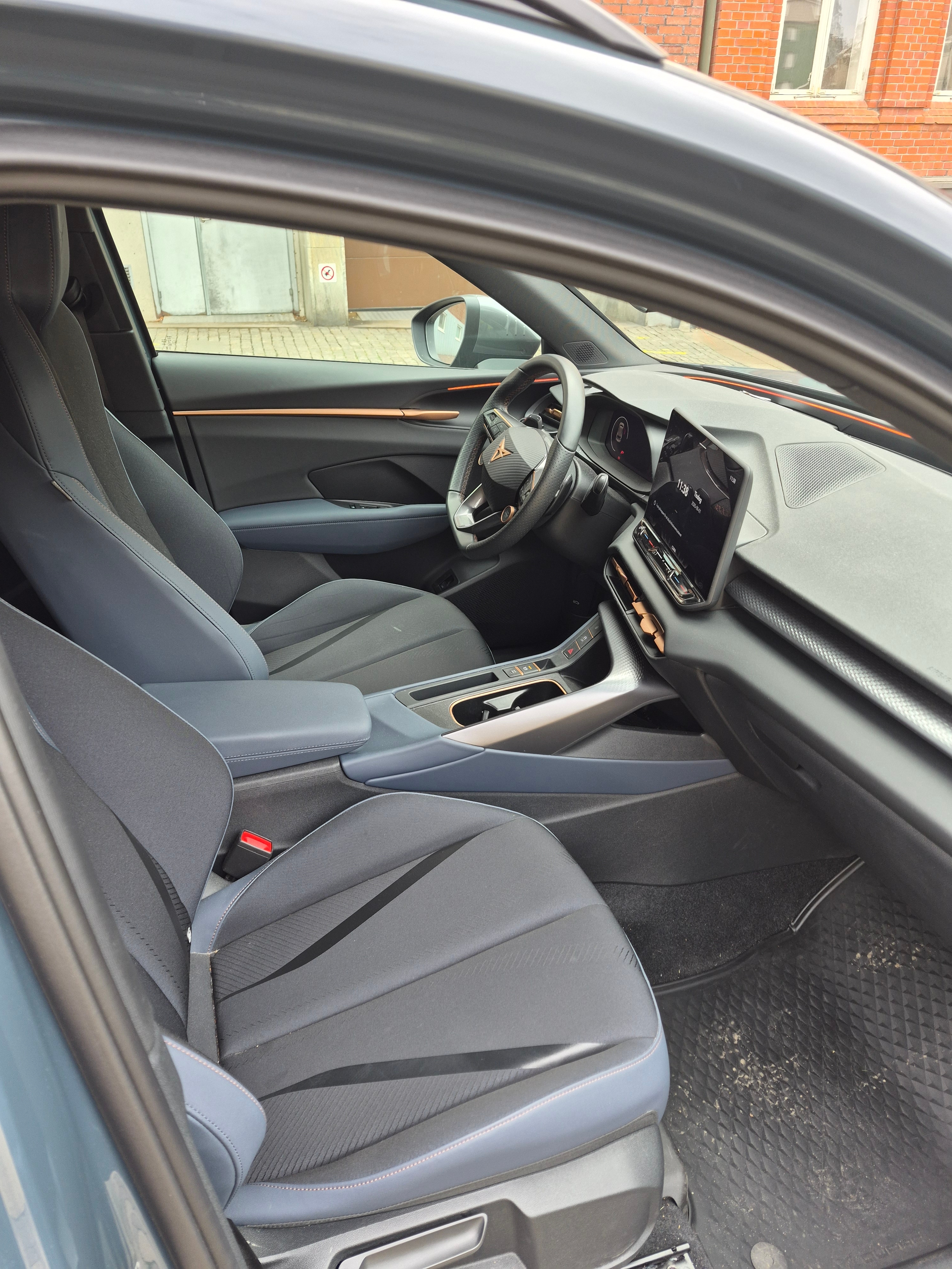 Cupra Terramar 1.5 eTSI DSG Sekventiell 2026, bild 3/6