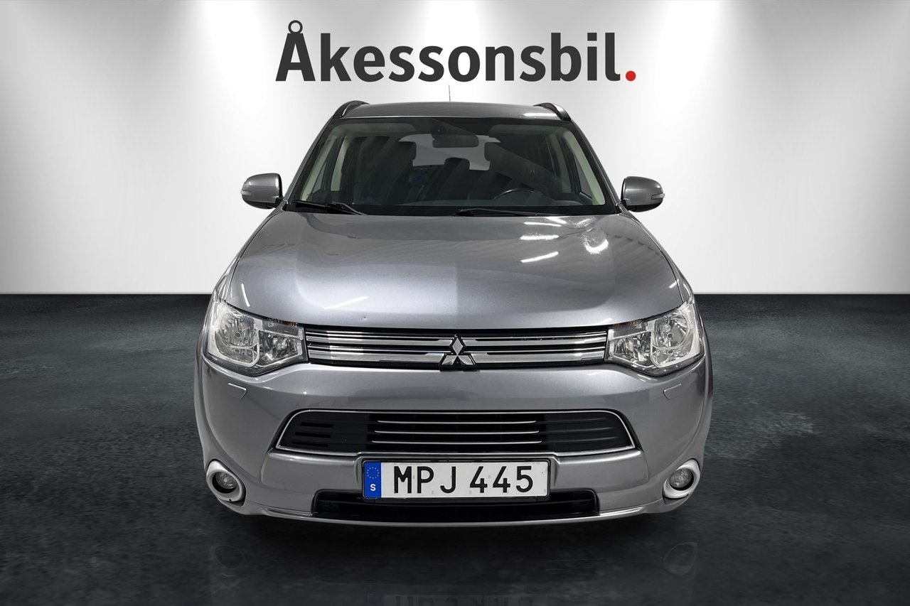 Mitsubishi Outlander PHEV CVT, 203hk AWD 2014, kuva 2/10