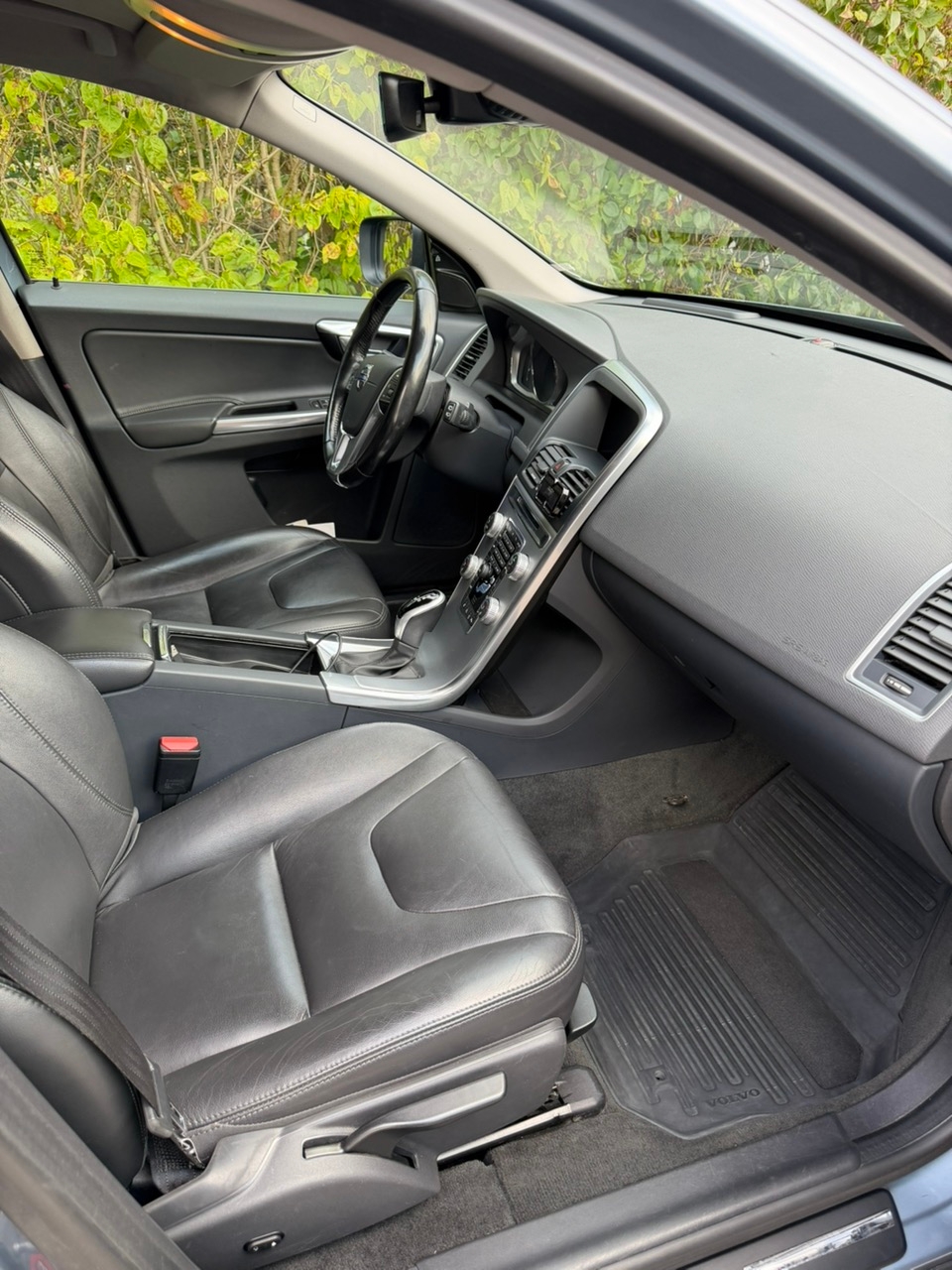 Volvo XC60 D4 AWD Geartronic 2017, bild 2/6