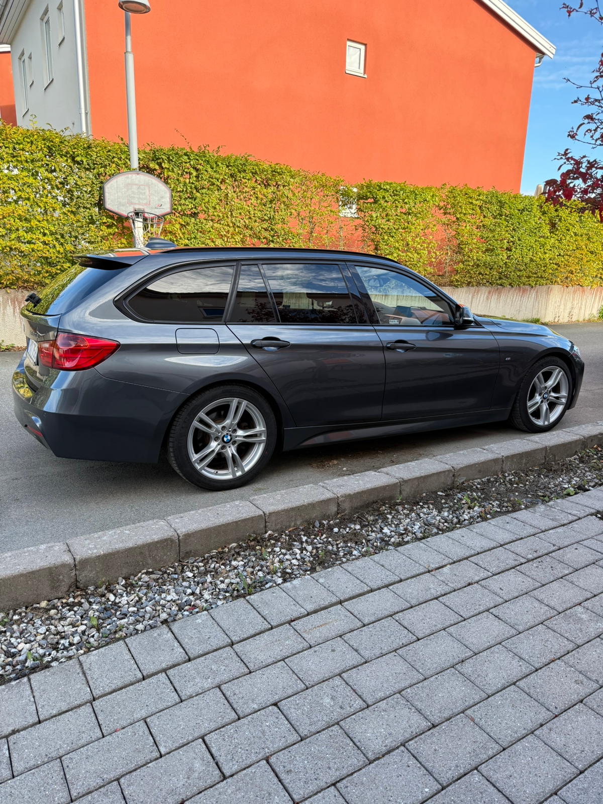BMW 320 d Touring Steptronic 2014, bild 2/6