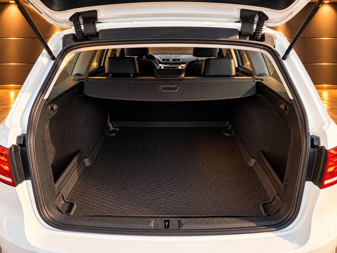 Volkswagen Passat 2012, bild 7/10