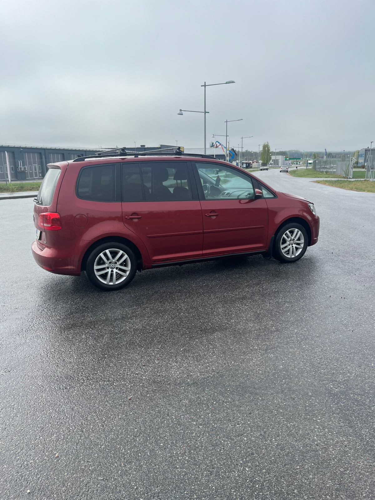 Volkswagen Touran 2011, photo 4/8